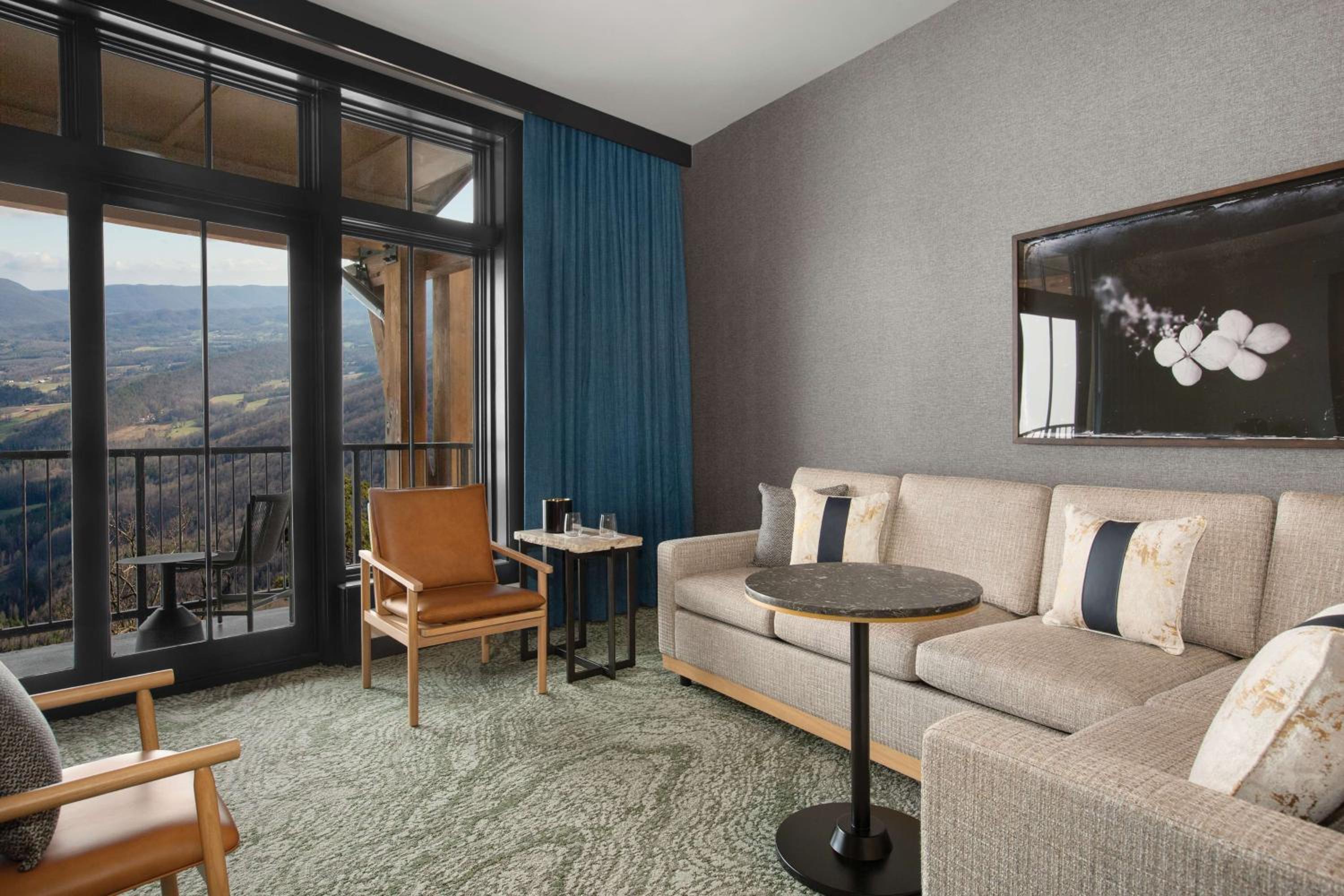 Suite with Two Queen Beds and Roll-in Shower - Mobility Access