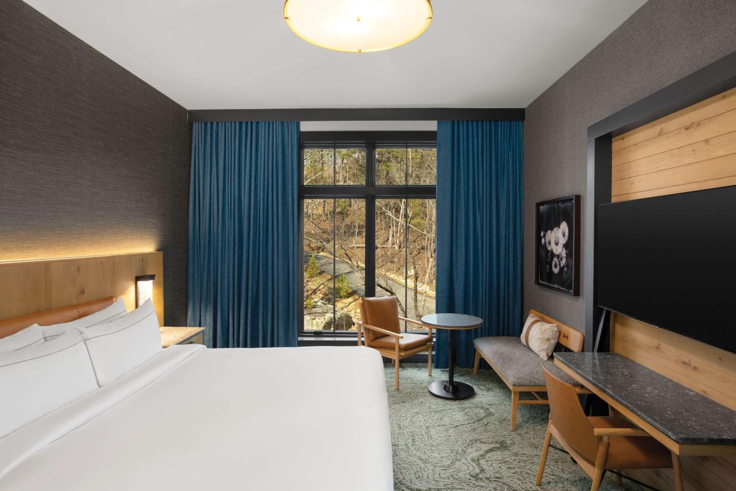 King Room with Resort View - Photo 10
