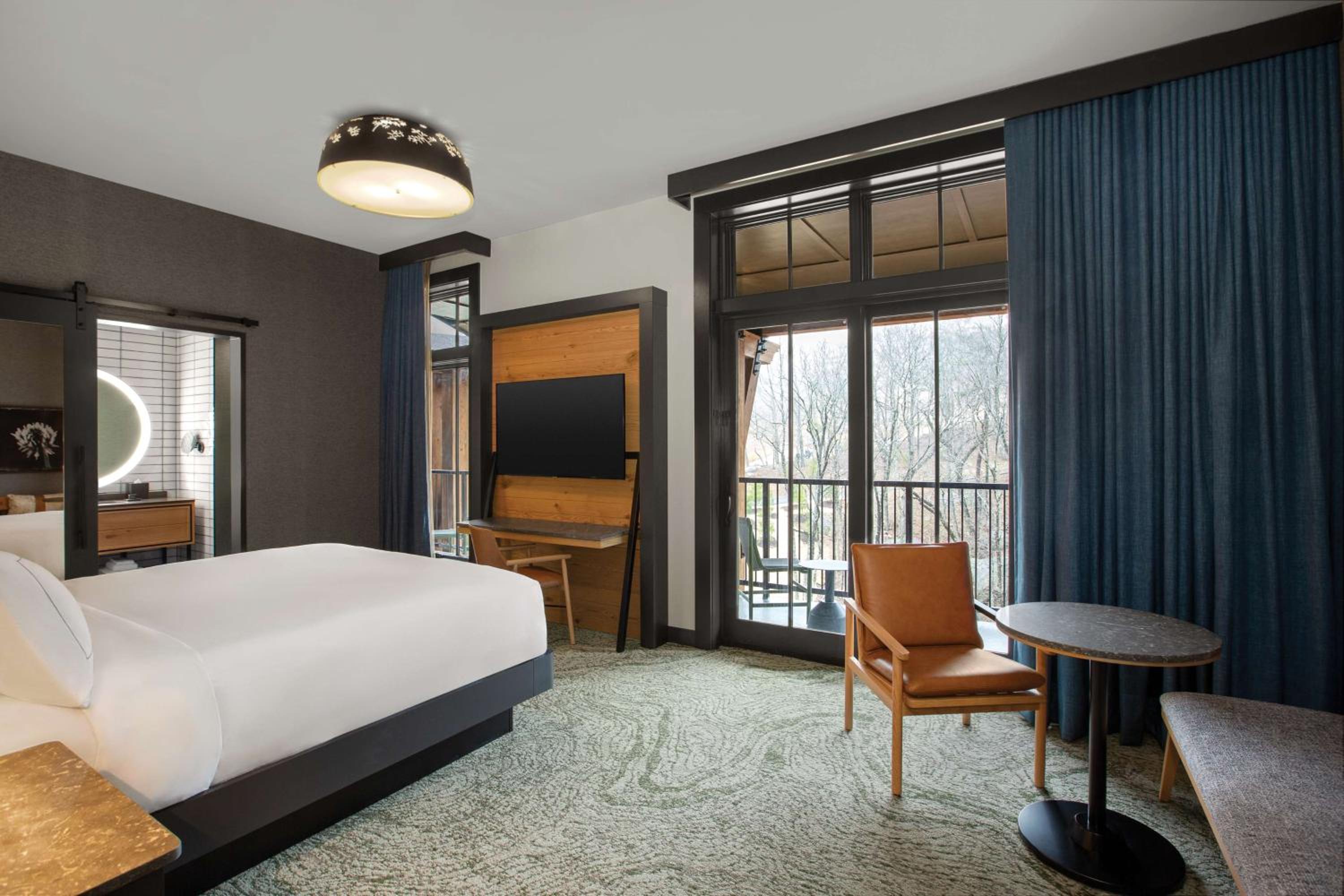 King Room with Resort View - Photo 15