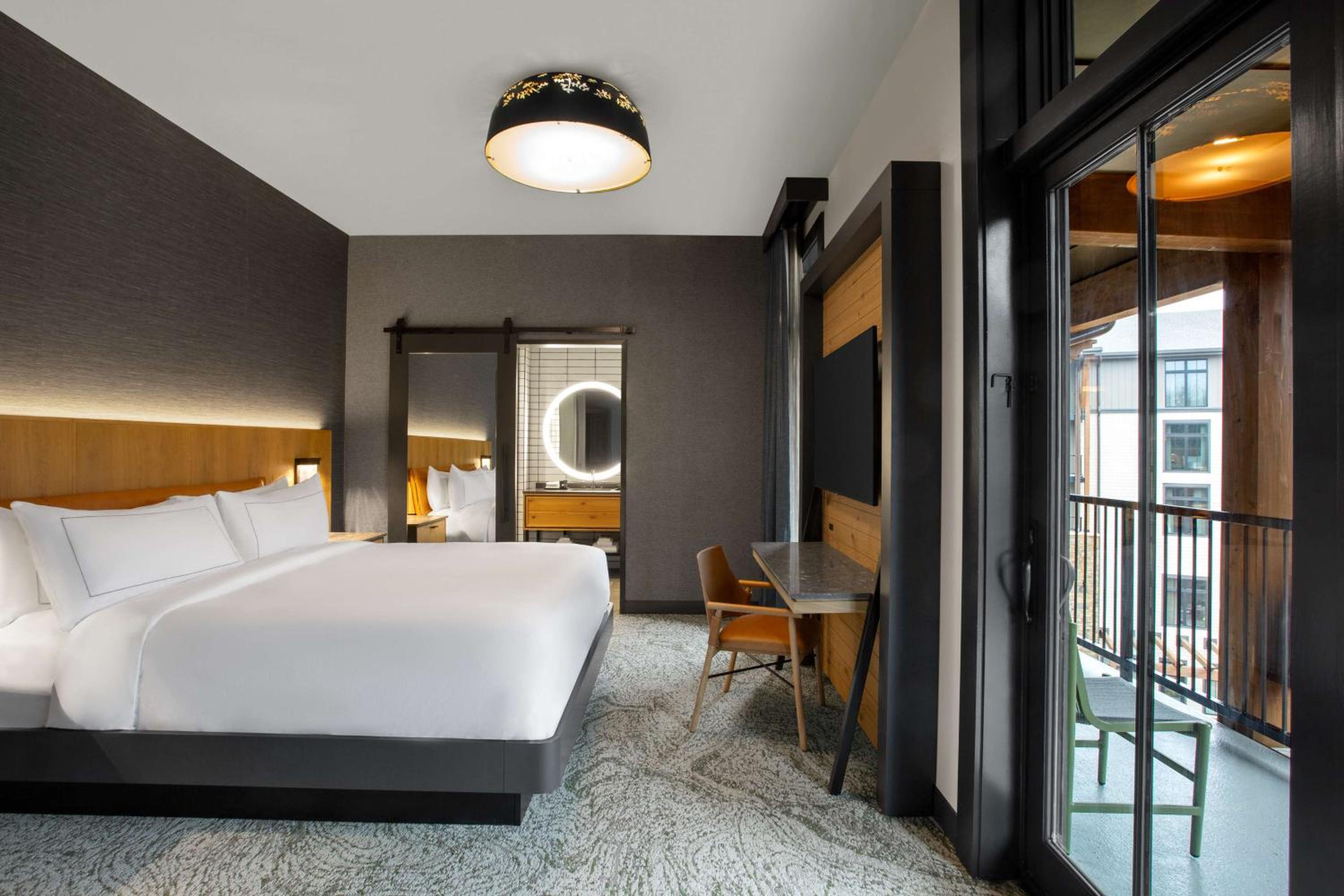 King Room with Balcony and Resort View - Photo 11