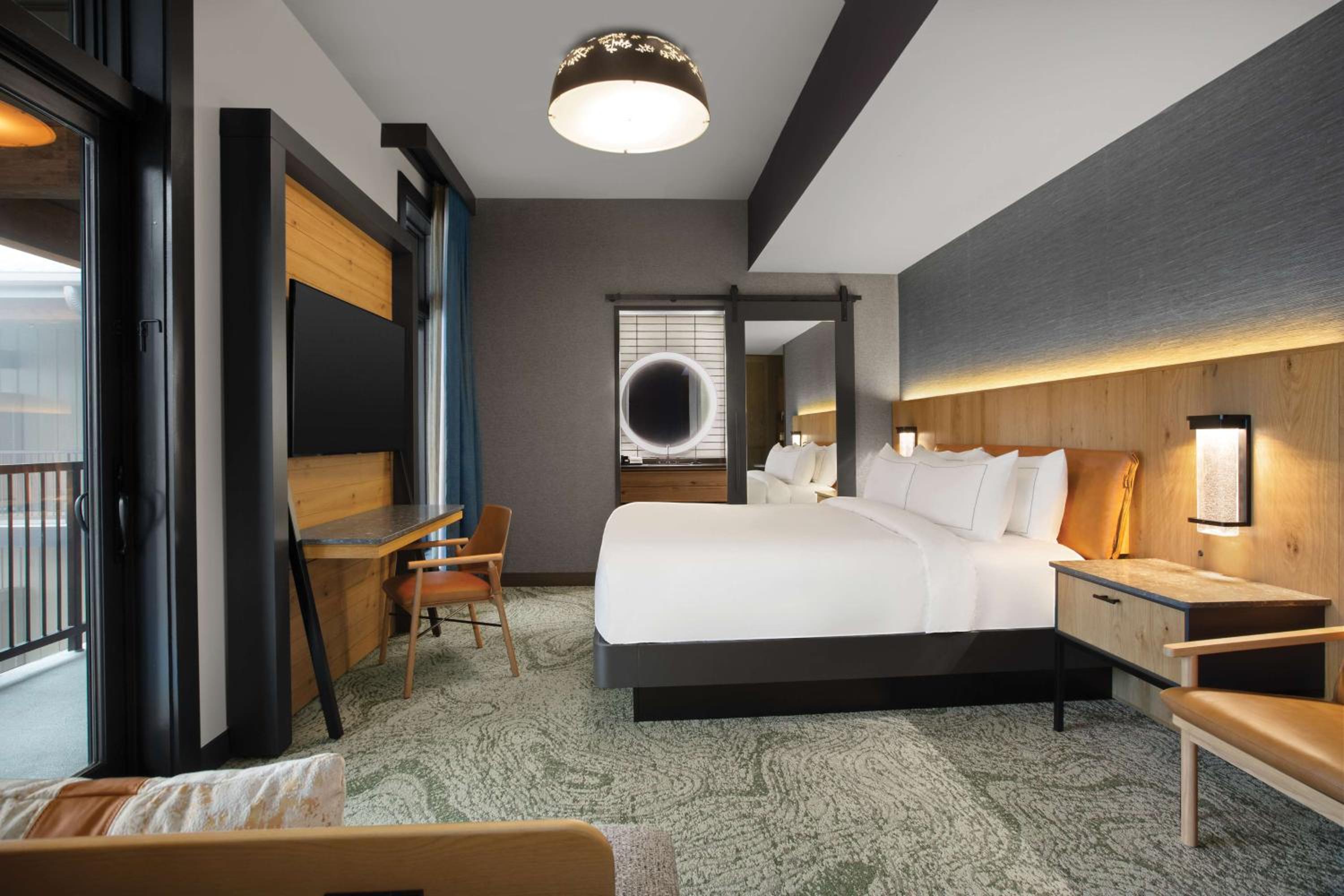 King Room with Balcony and Resort View - Photo 6