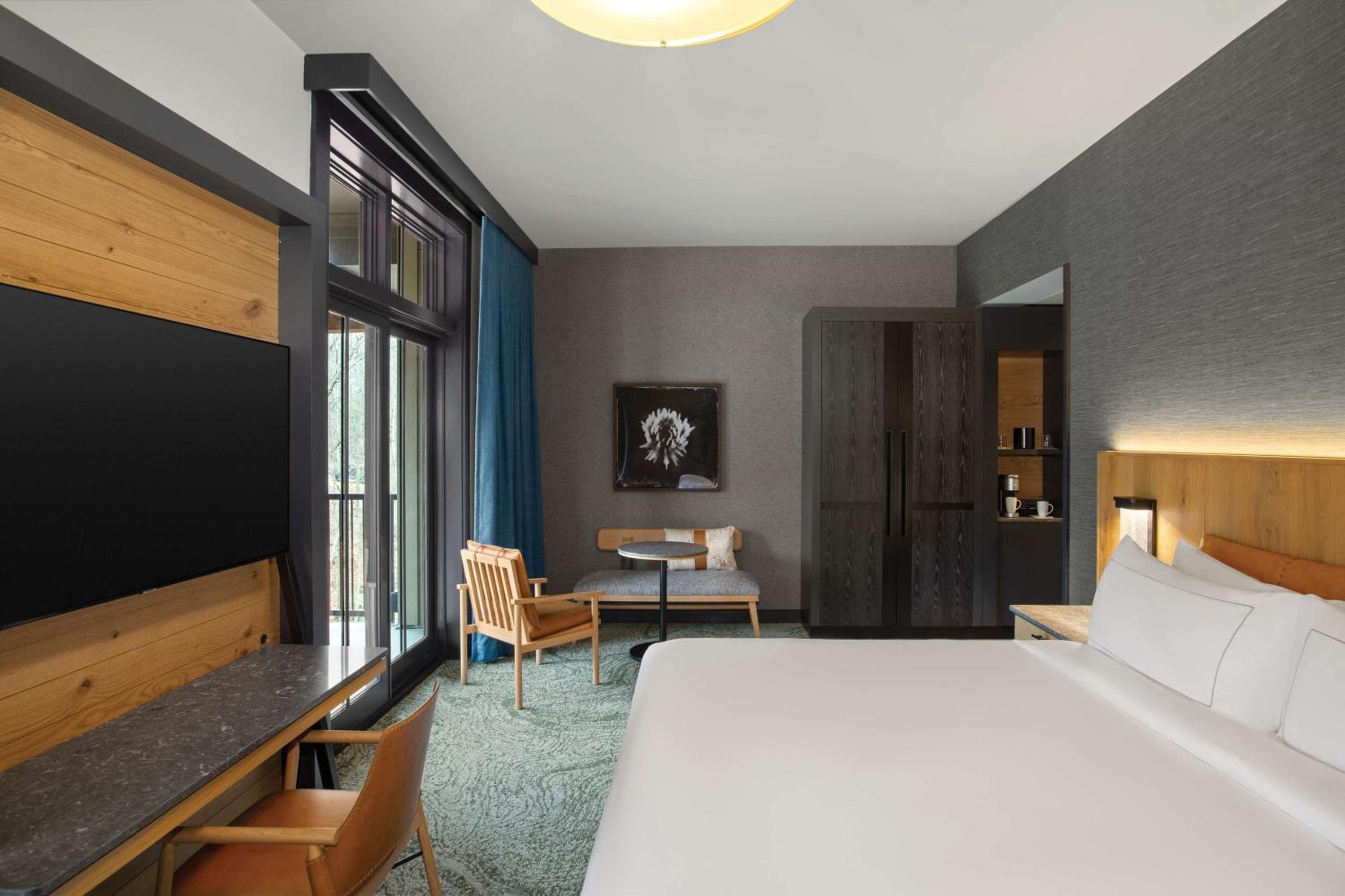 King Room with Balcony and Resort View - Photo 12