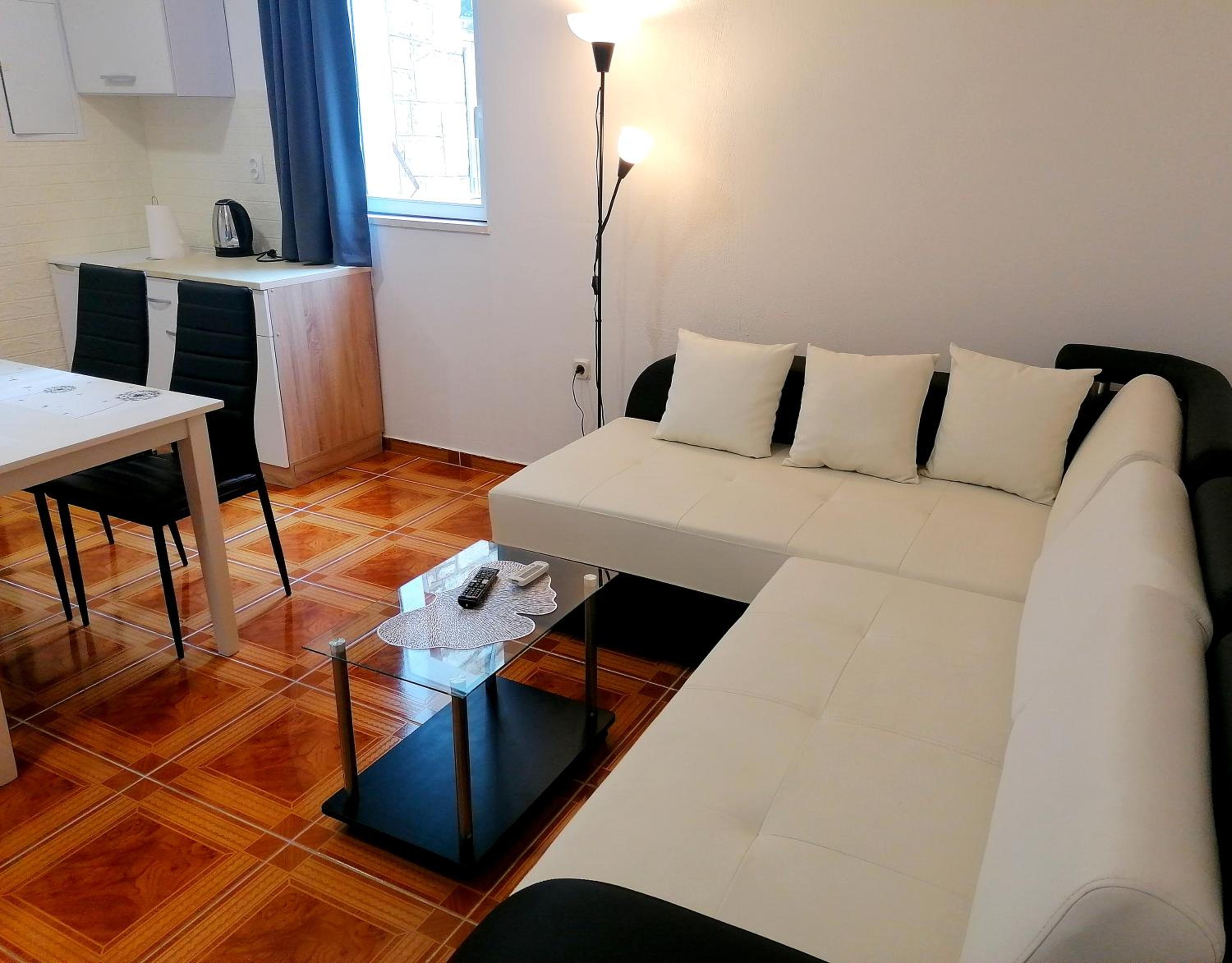 One-Bedroom Apartment with Balcony photo 3