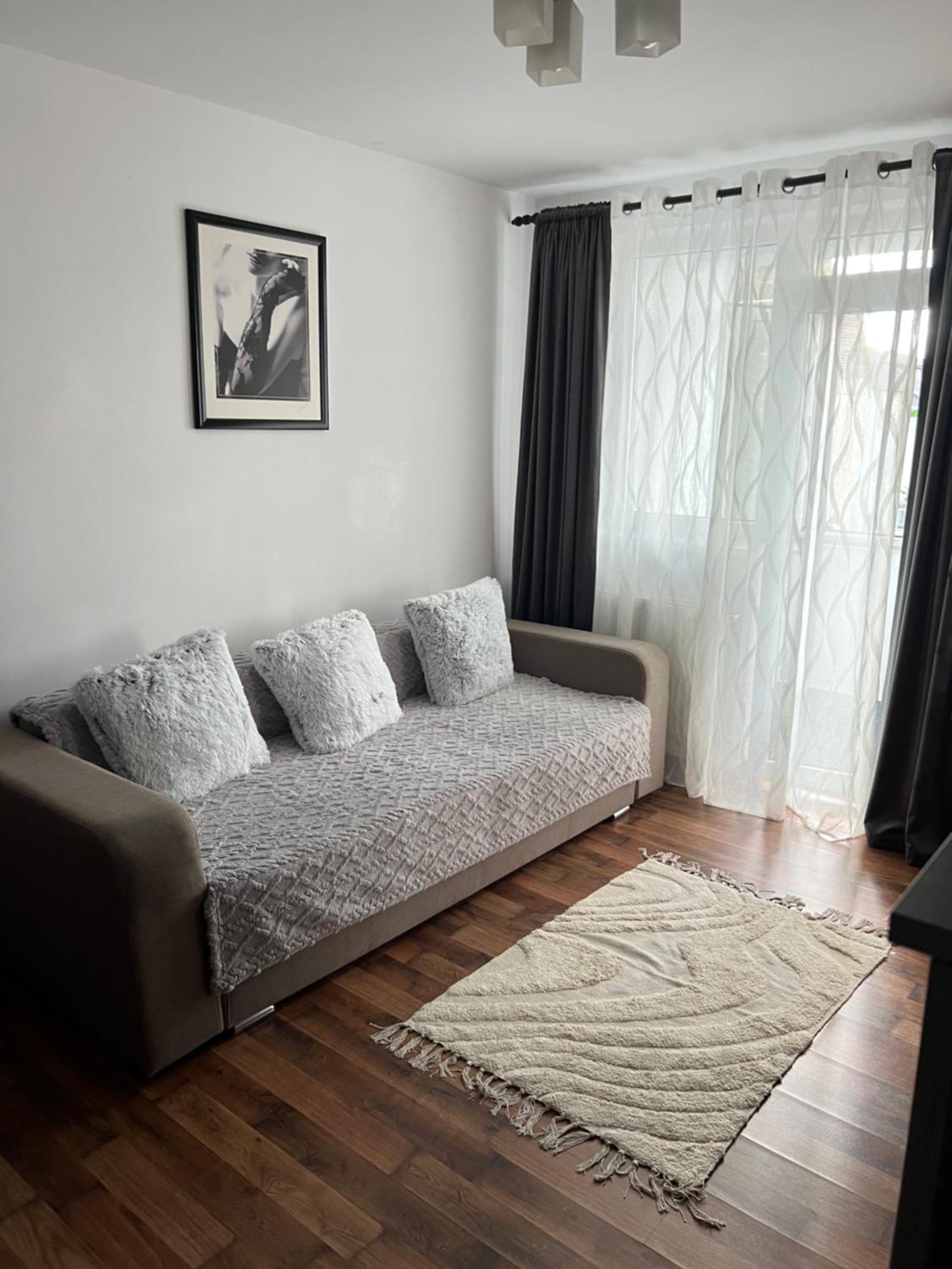 One-Bedroom Apartment photo 1