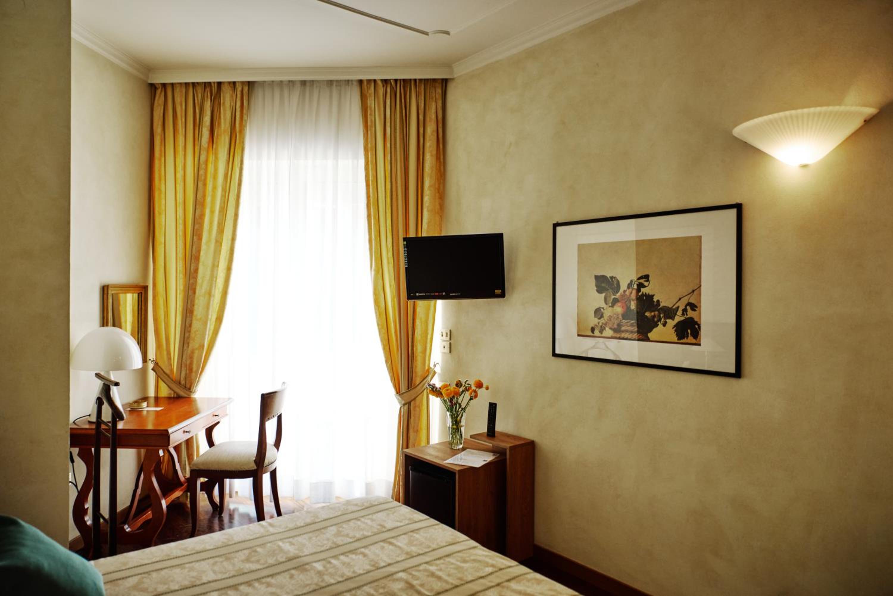 Double Room with Side Sea View - Photo 6