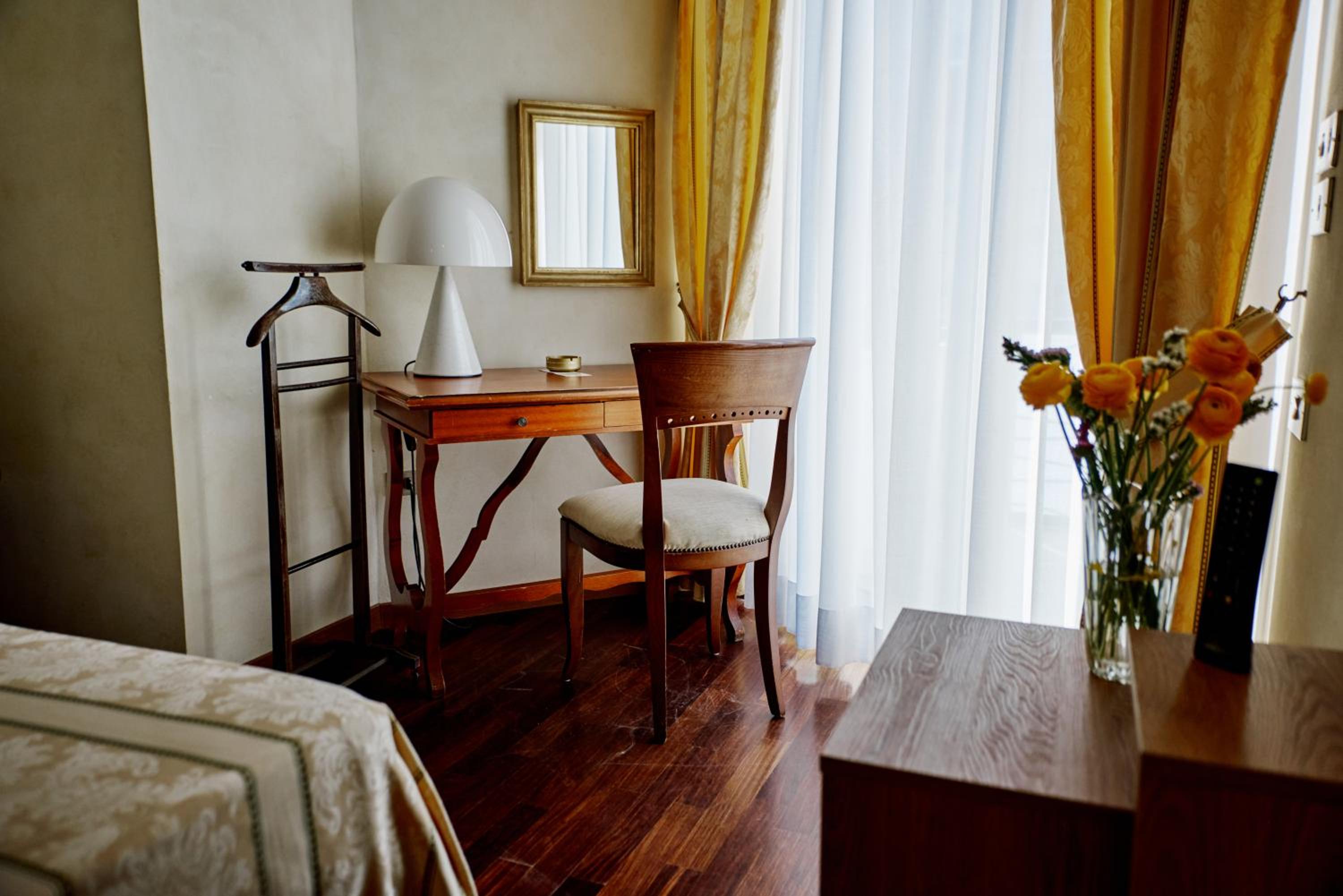 Double Room with Side Sea View - Photo 5