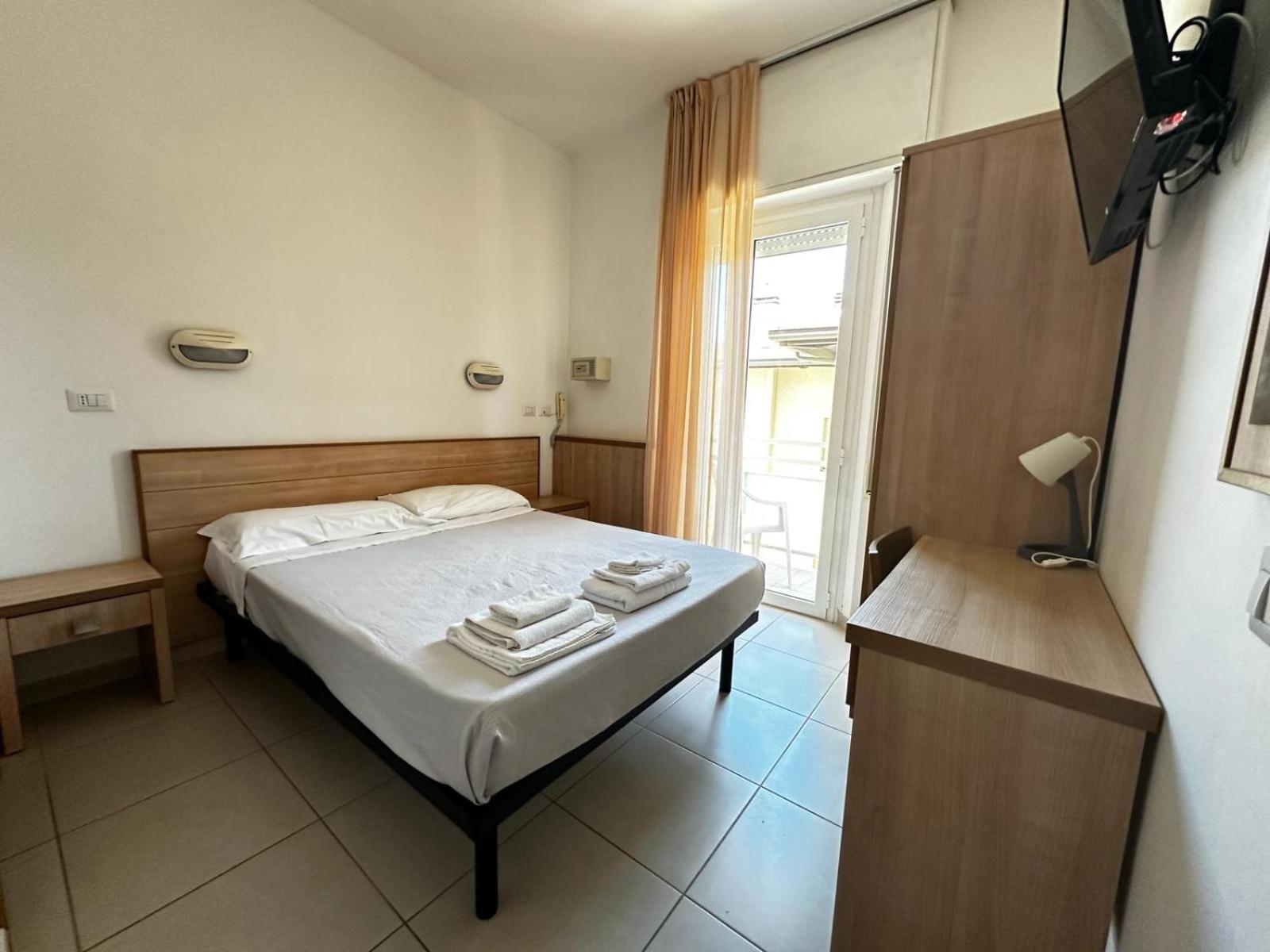 Small Double Room photo 1