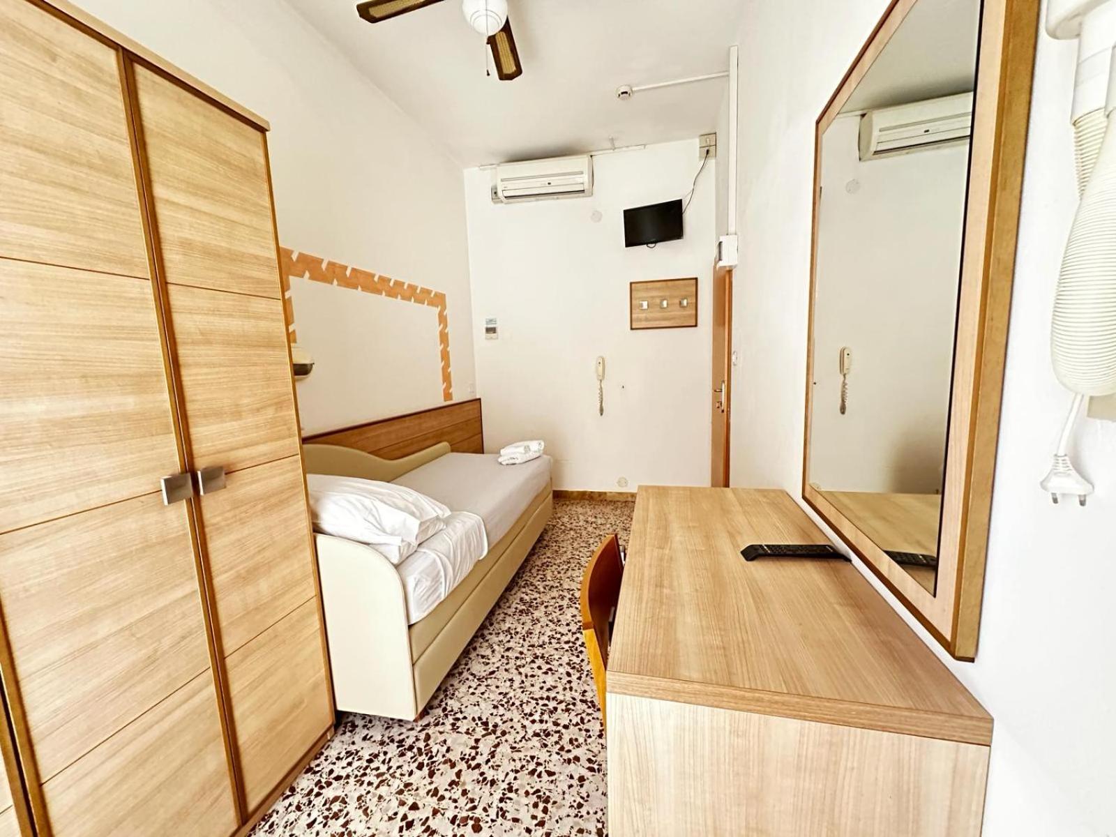 Single Room photo 1