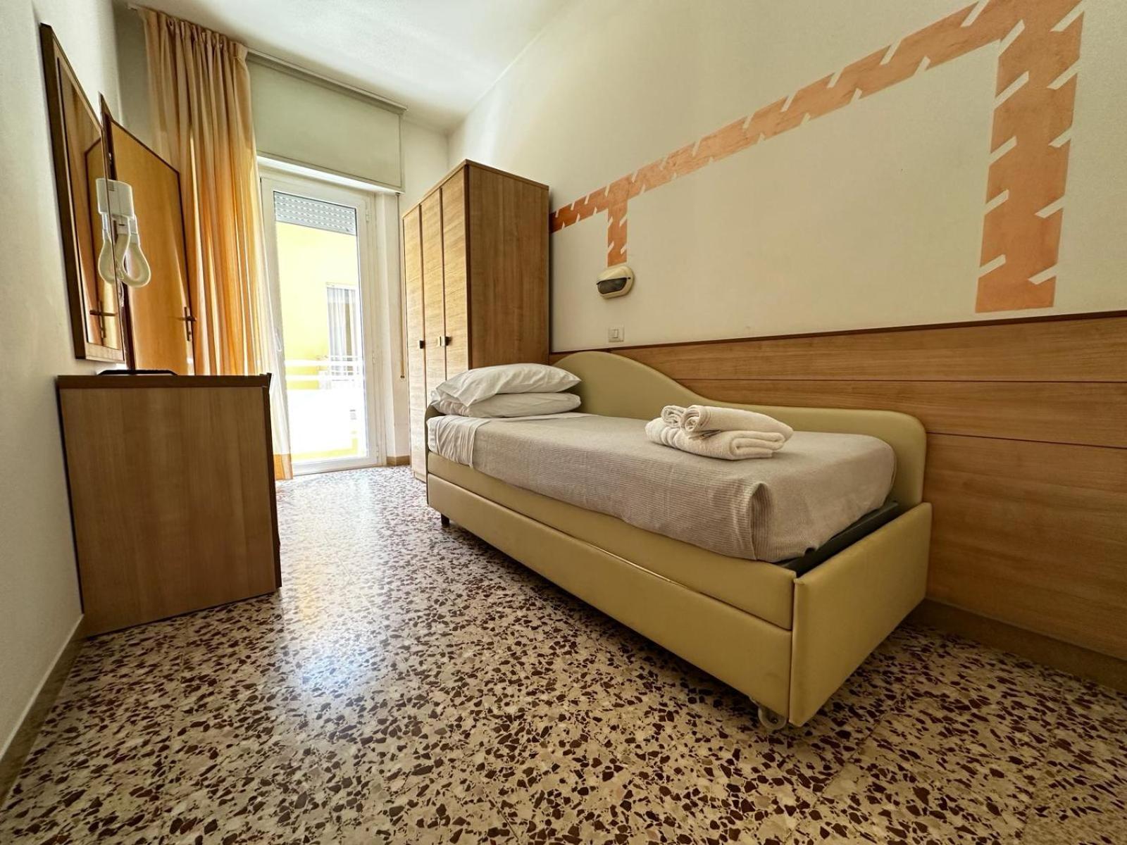 Single Room photo 2