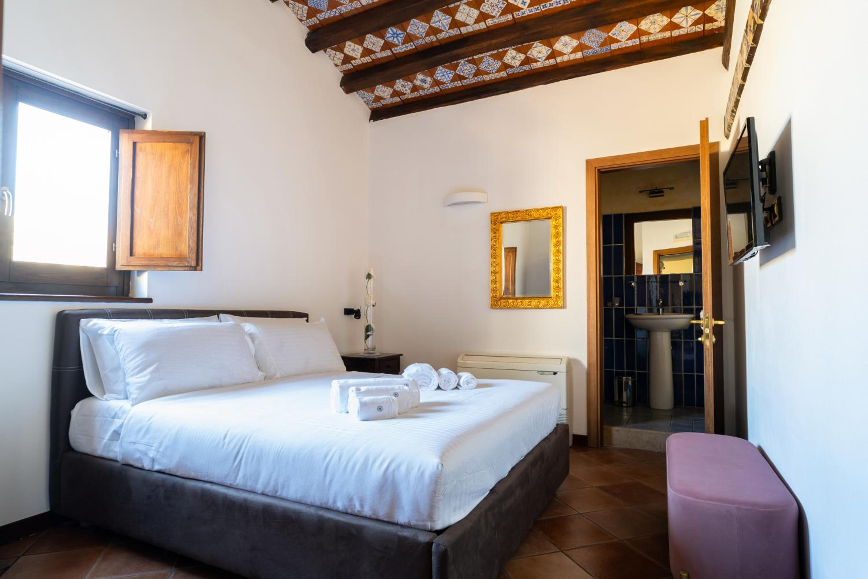 Standard Double or Twin Room - Photo 3