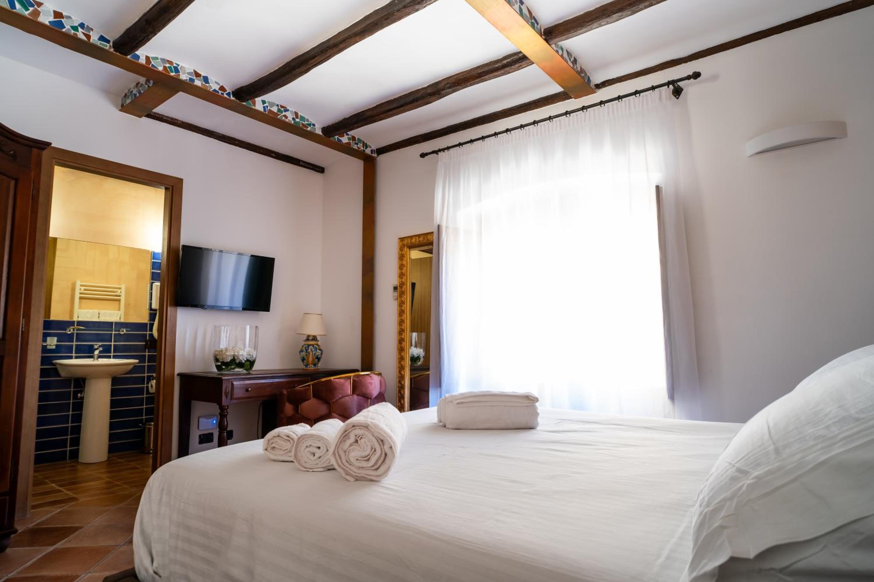 Standard Double or Twin Room - Photo 4