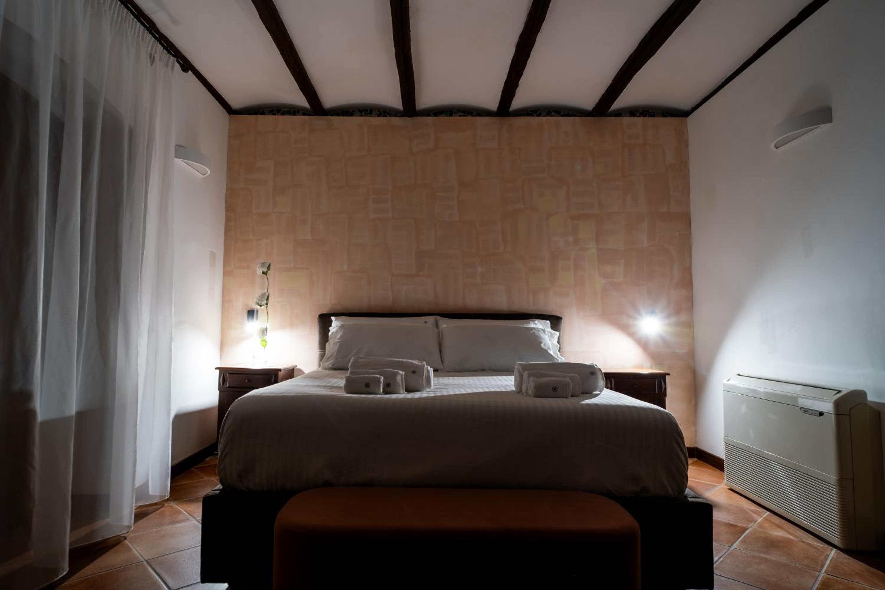 Standard Double or Twin Room - Photo 2