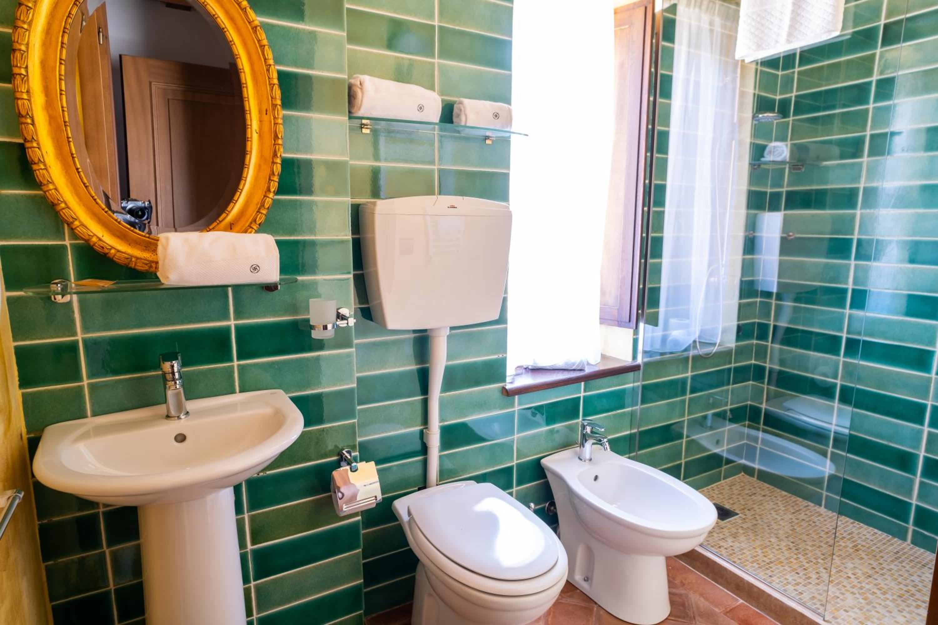 Standard Double or Twin Room - Photo 6