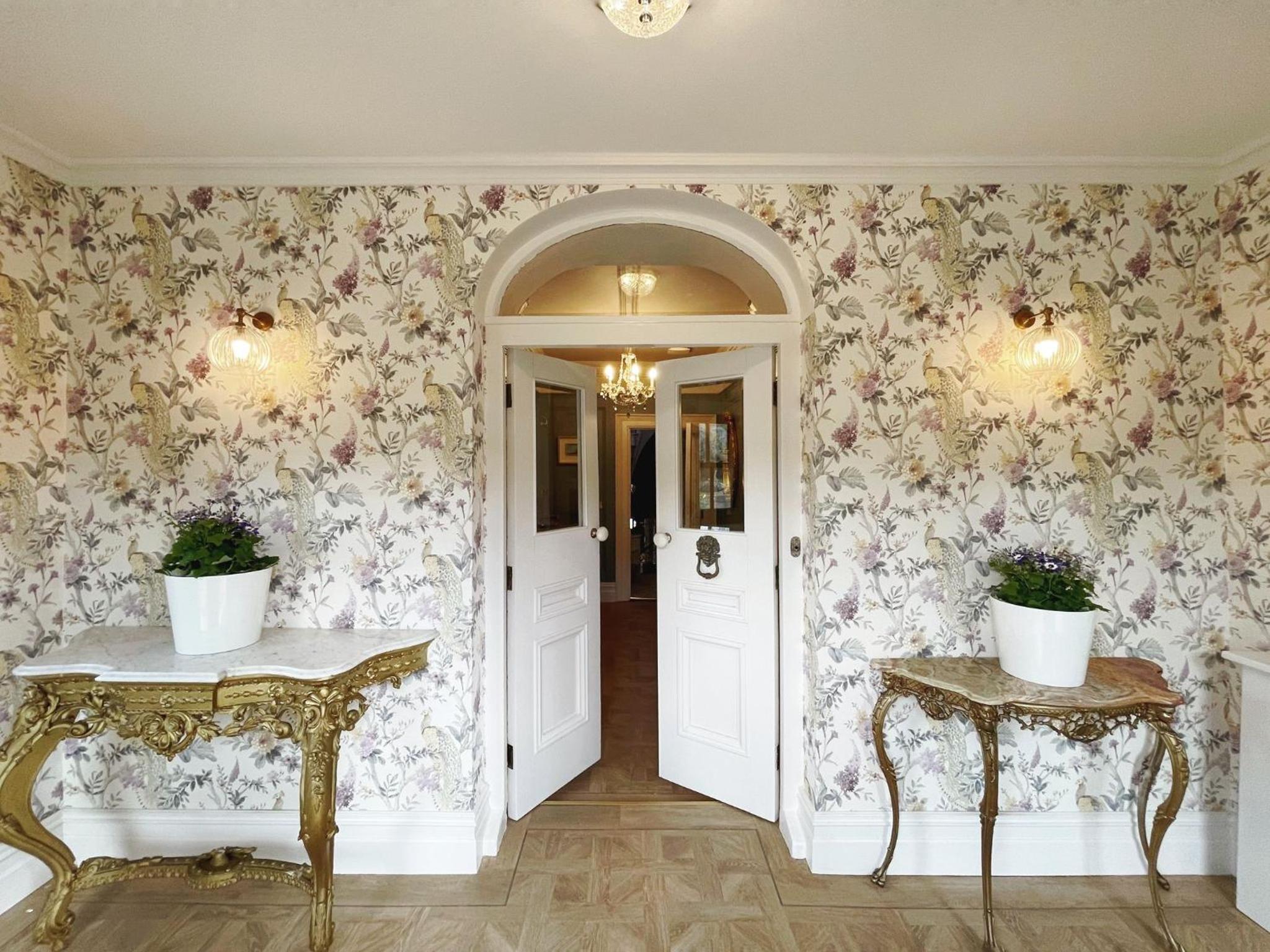 Seven-Bedroom House photo 1