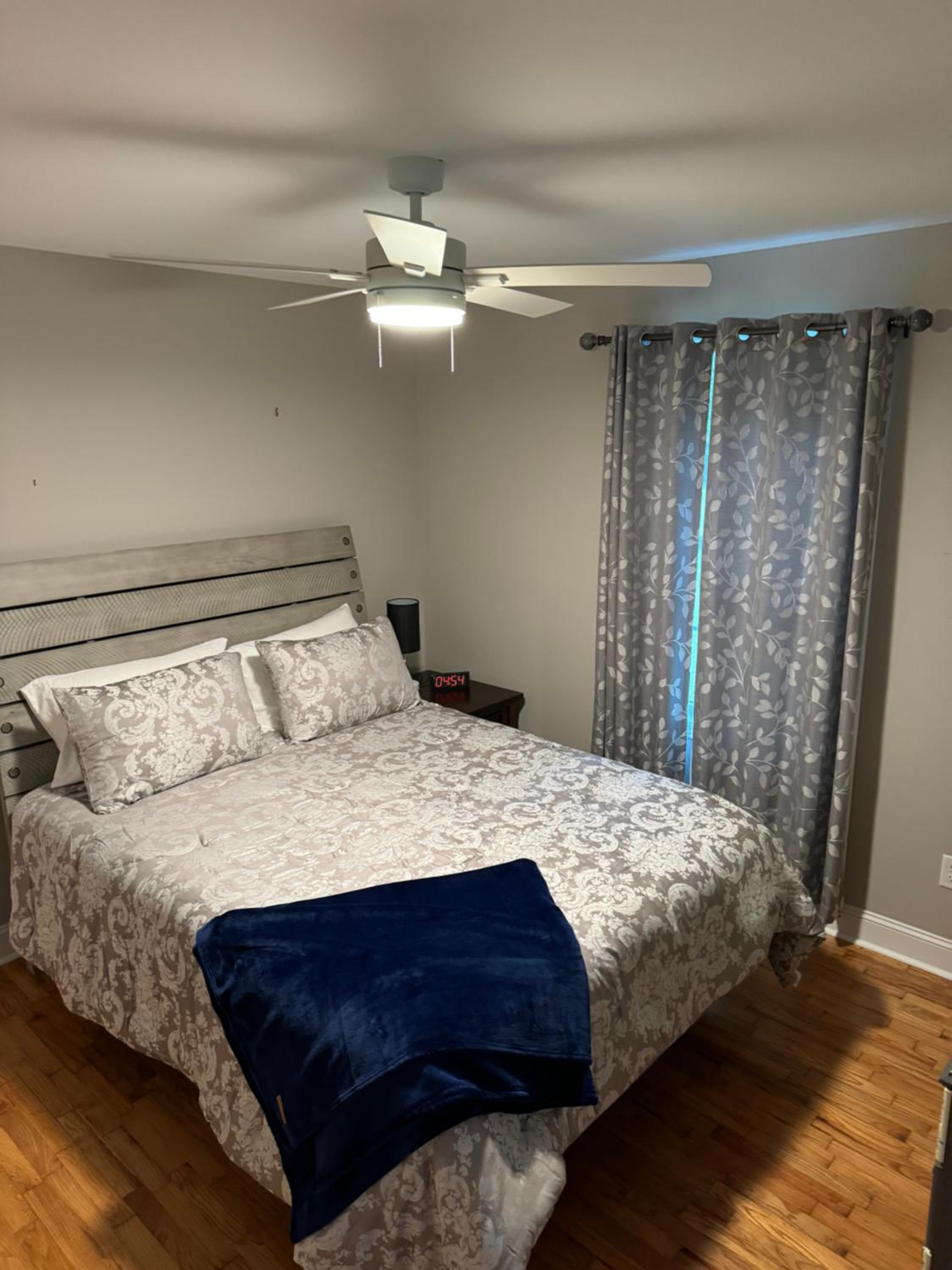 Three-Bedroom House photo 3