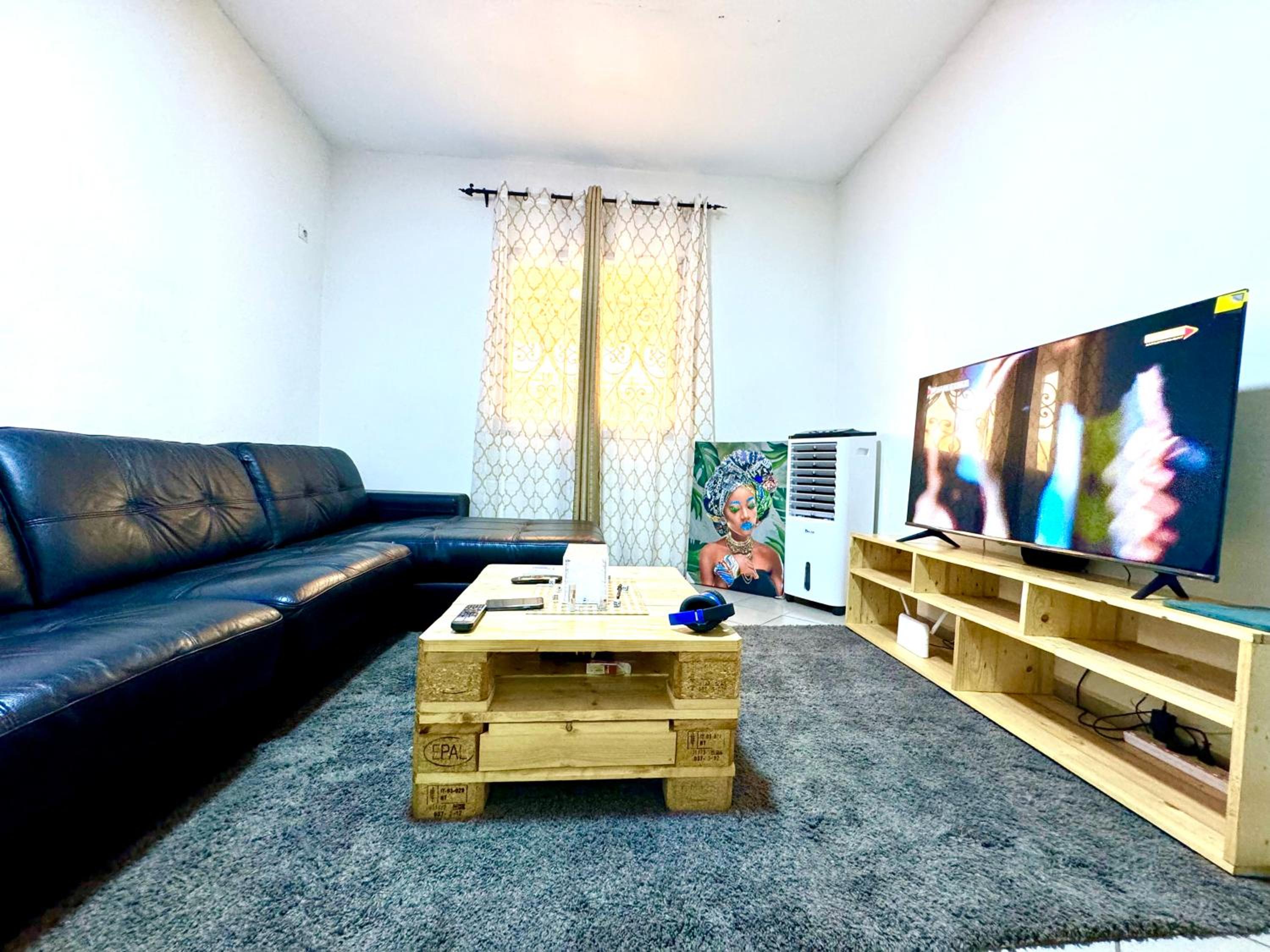 One-Bedroom Apartment photo 2