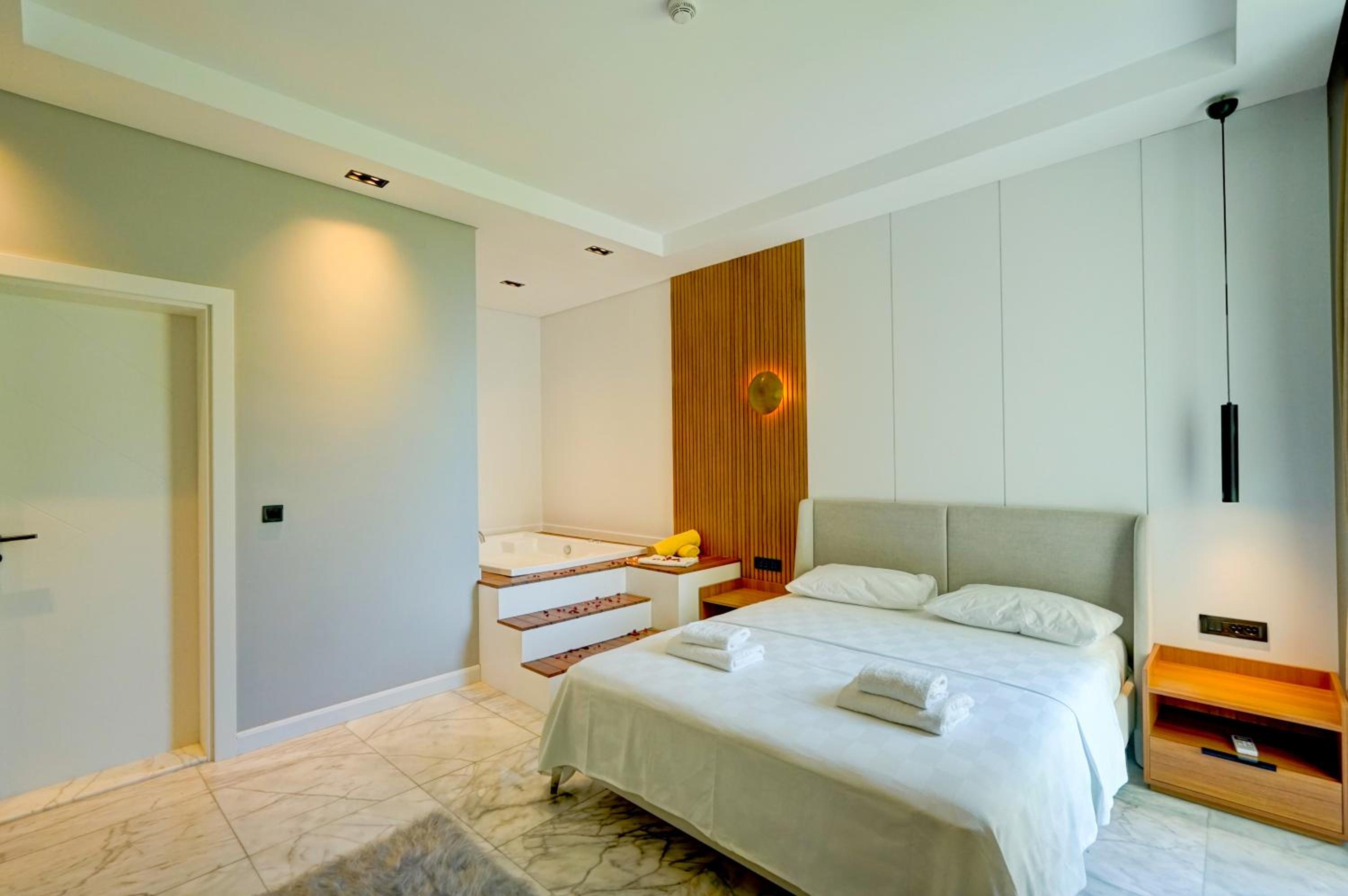 Three-Bedroom Villa photo 3