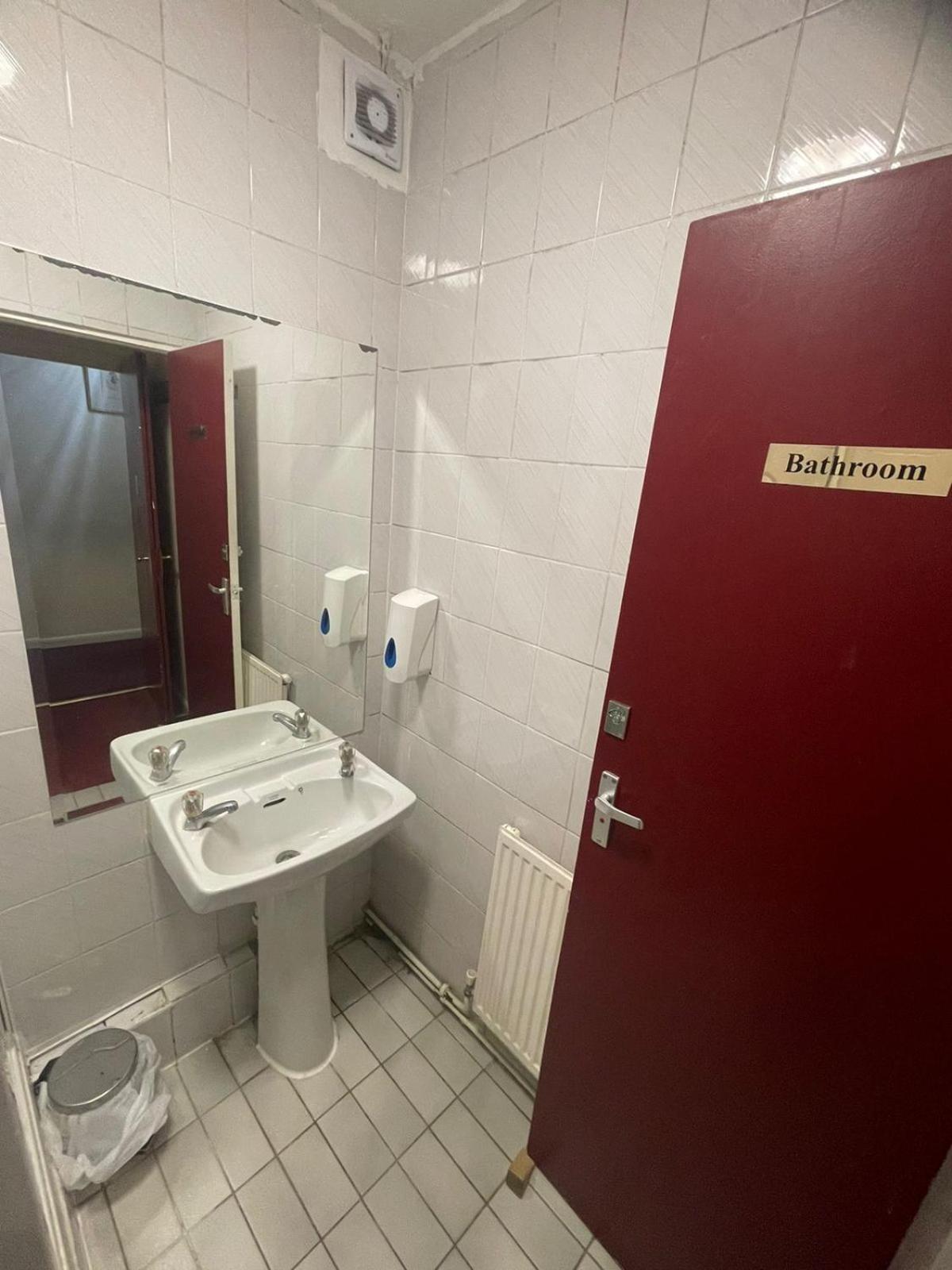 Single Room With Shared Bathroom photo 3