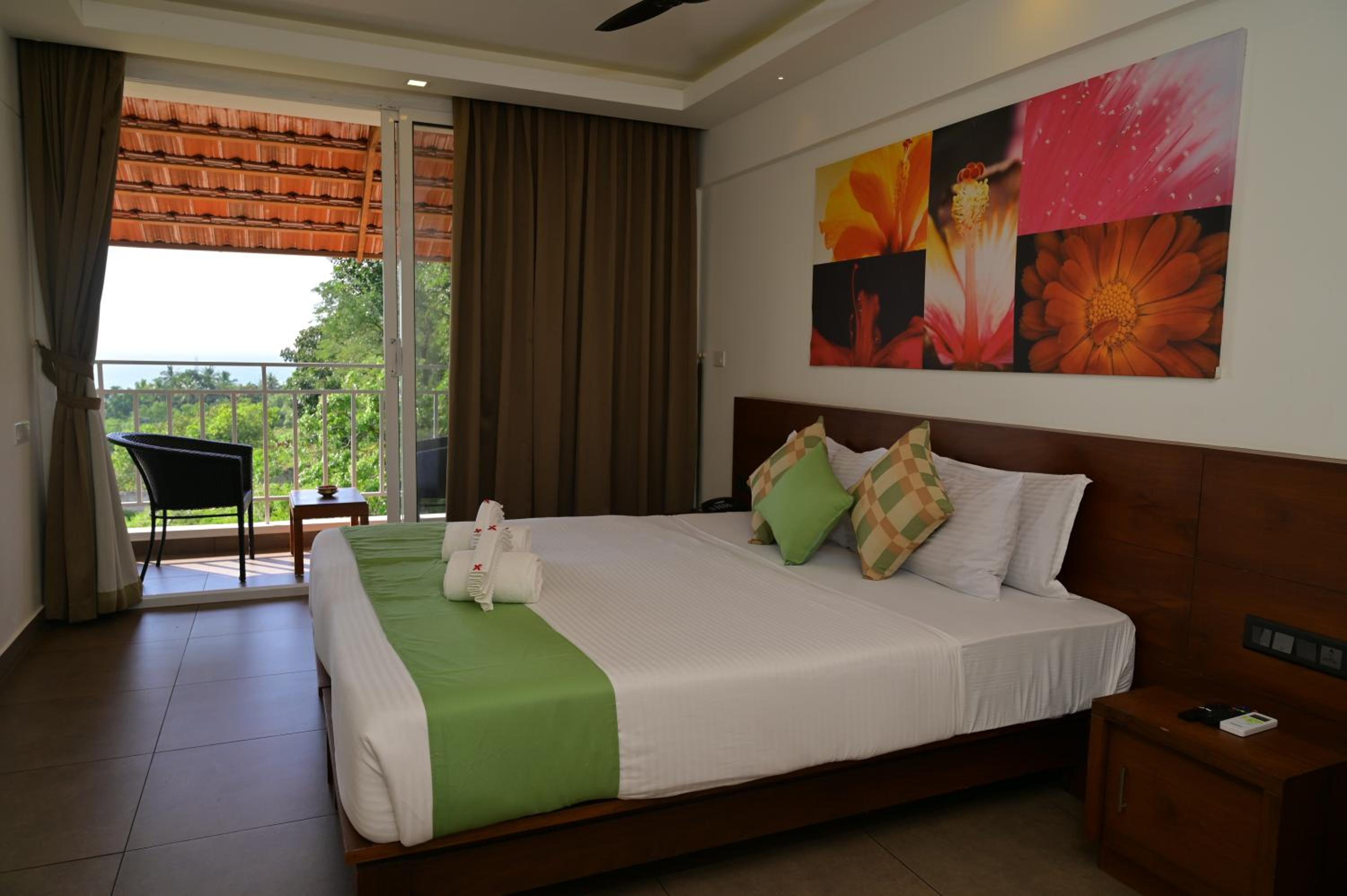 Deluxe King Room - Photo 12
