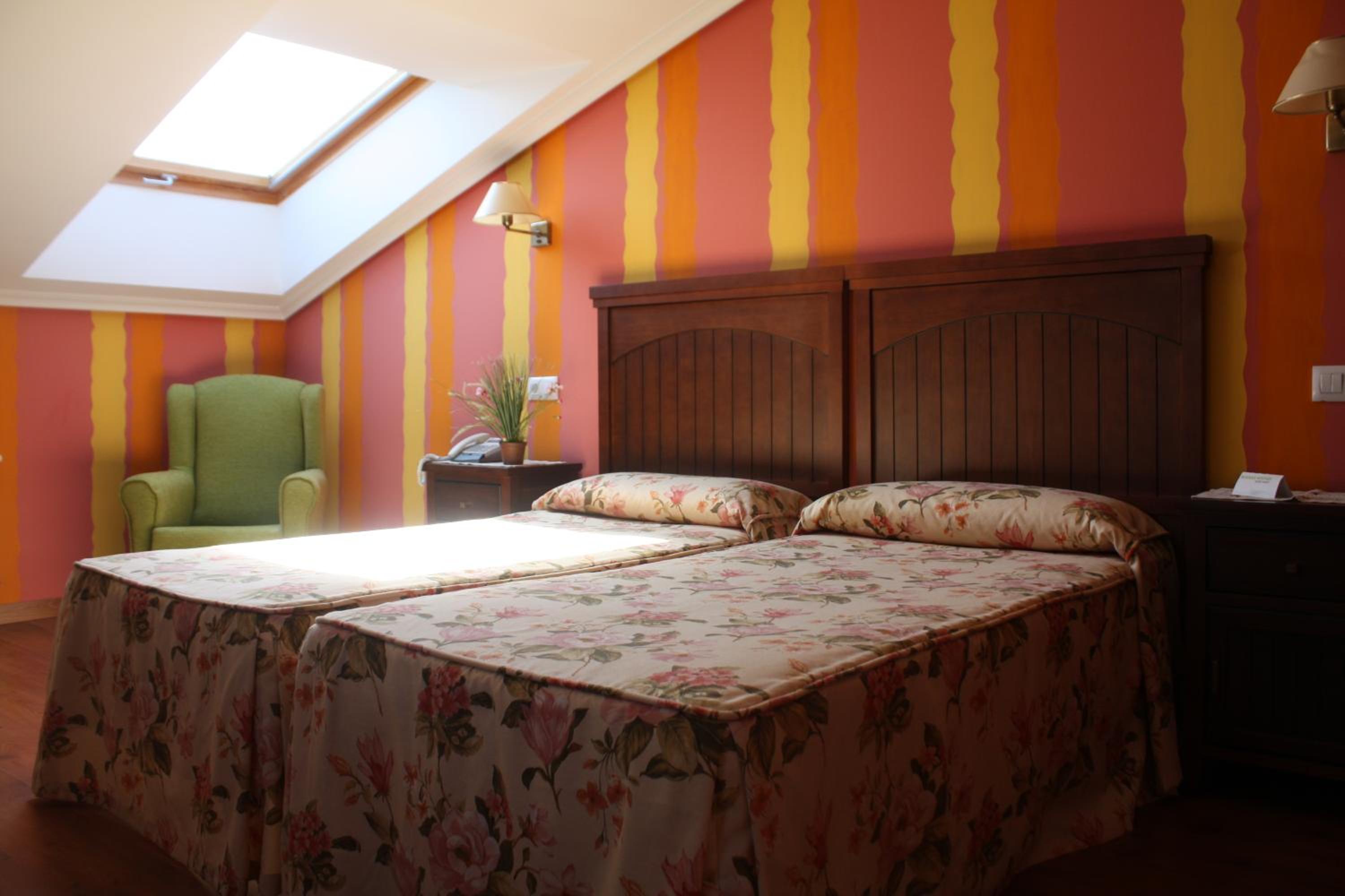 Double or Twin Room - Photo 5