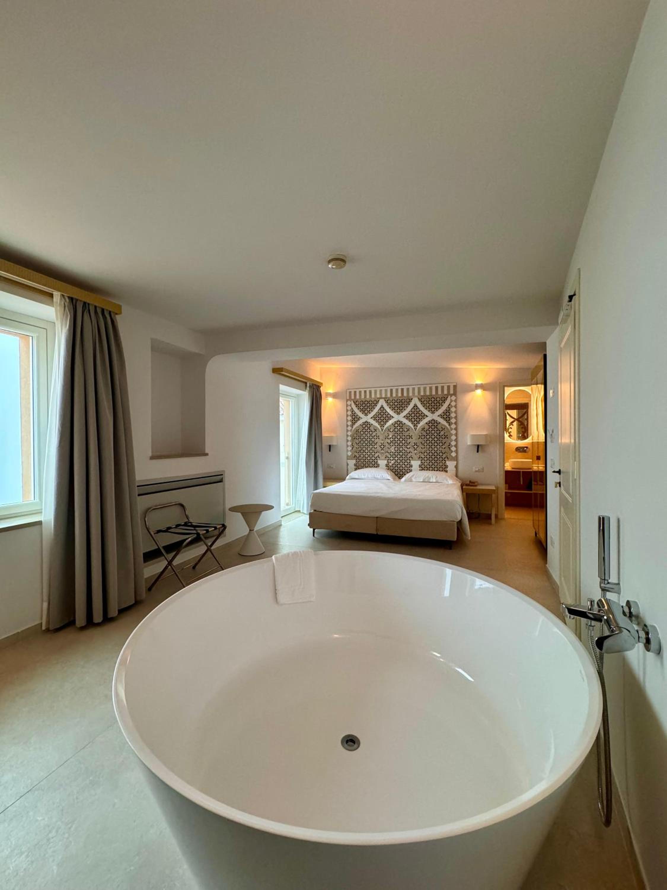 Deluxe Double or Twin Room - Photo 11