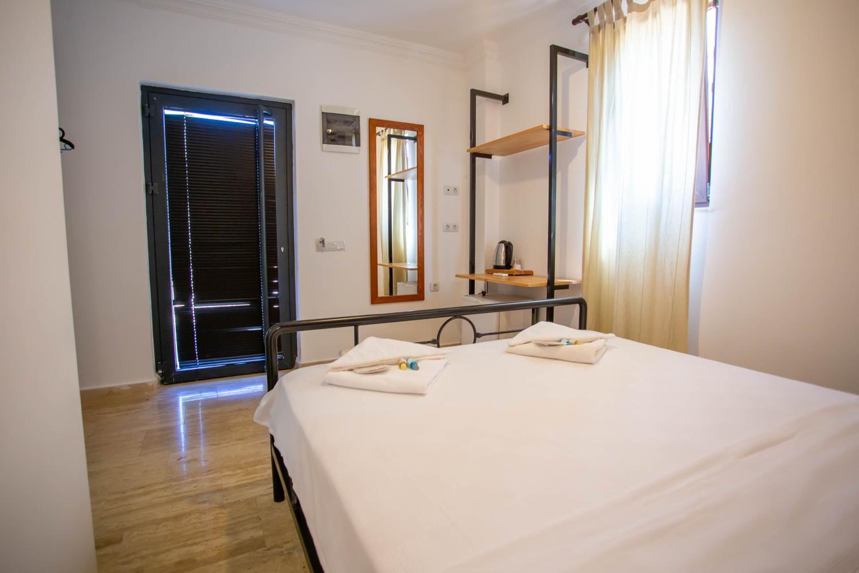 Economy Double Room - Photo 4