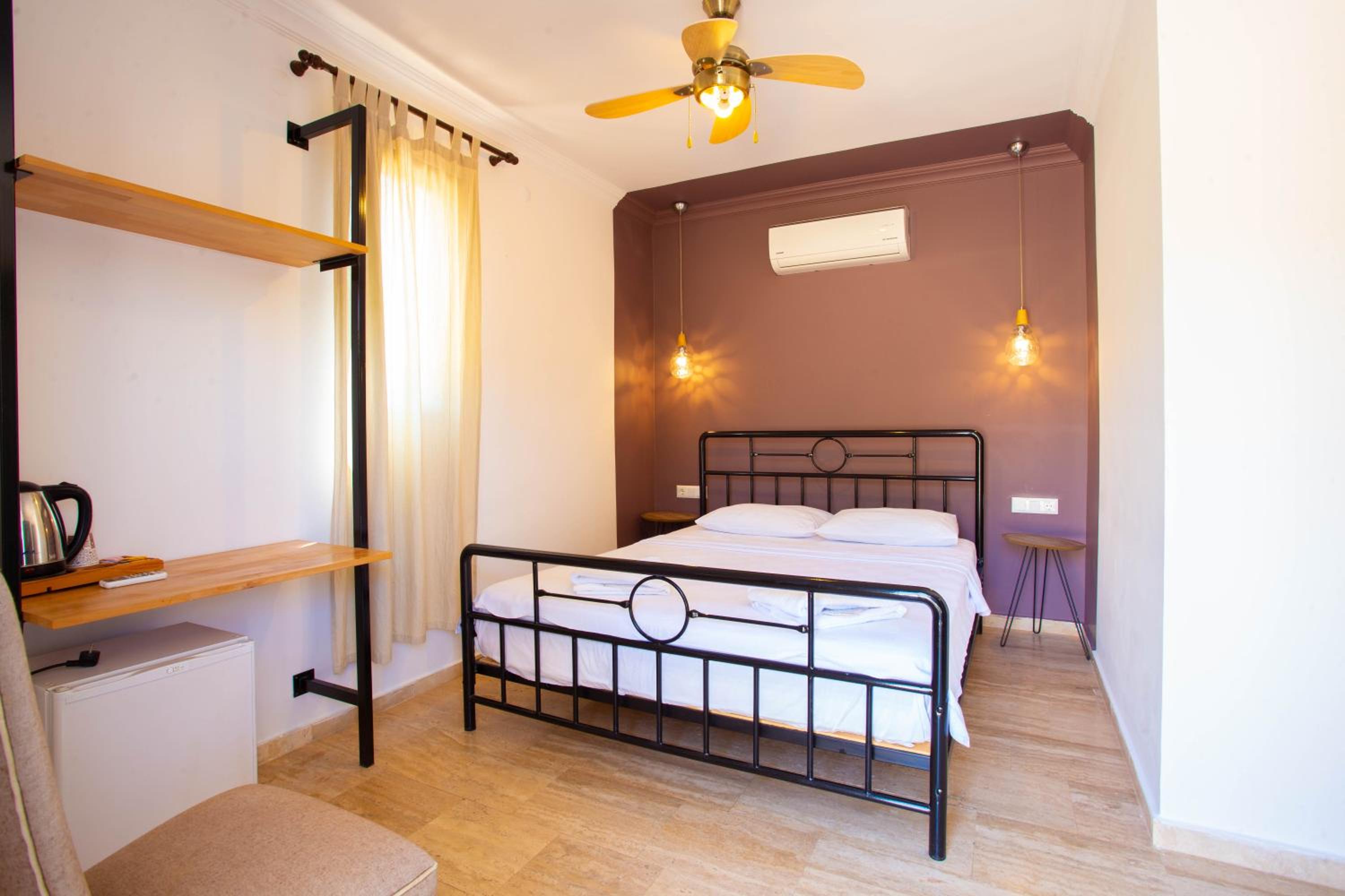 Economy Double Room - Photo 8