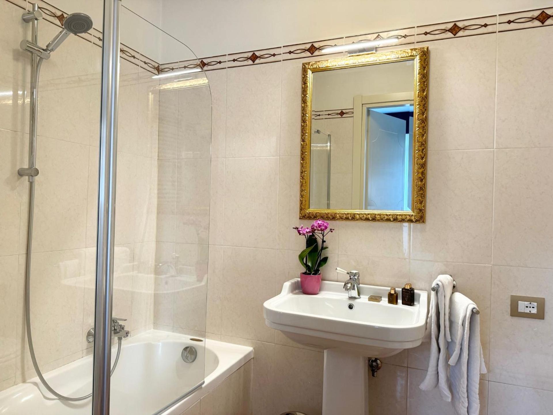 Deluxe Room (2 Adults + 1 Child) photo 3