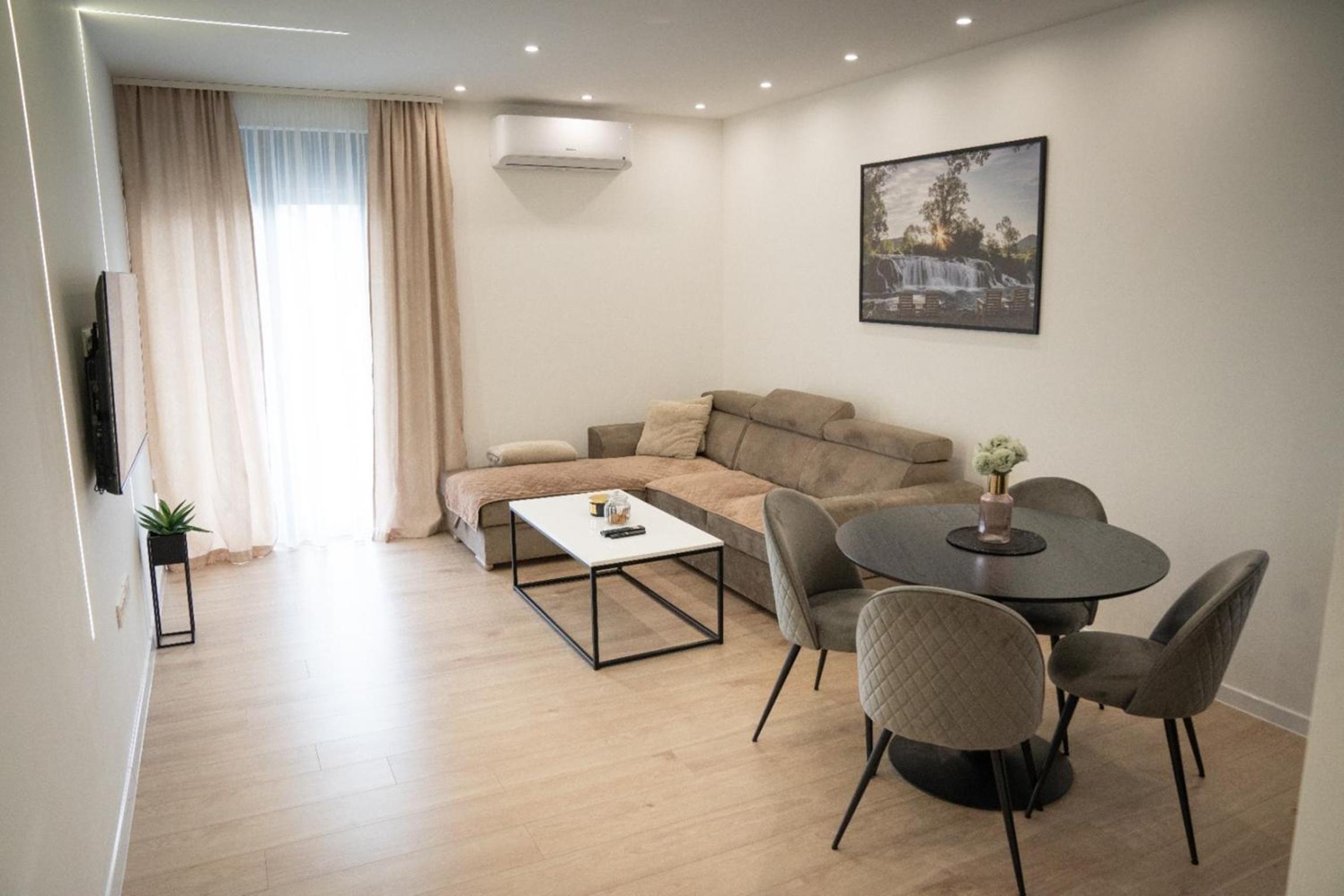 One Bedroom Apartment with Balcony photo 1