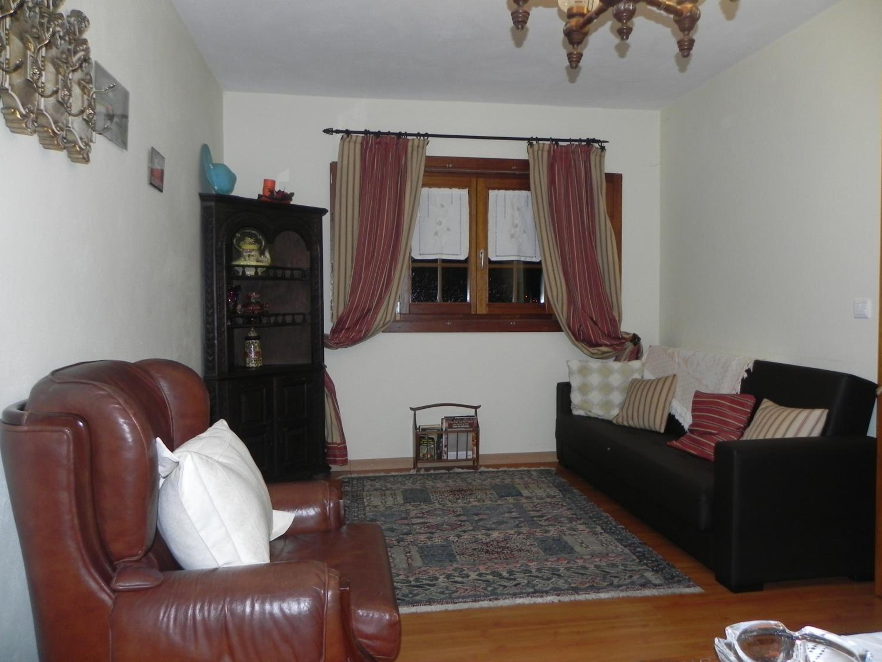 Three-Bedroom House photo 3