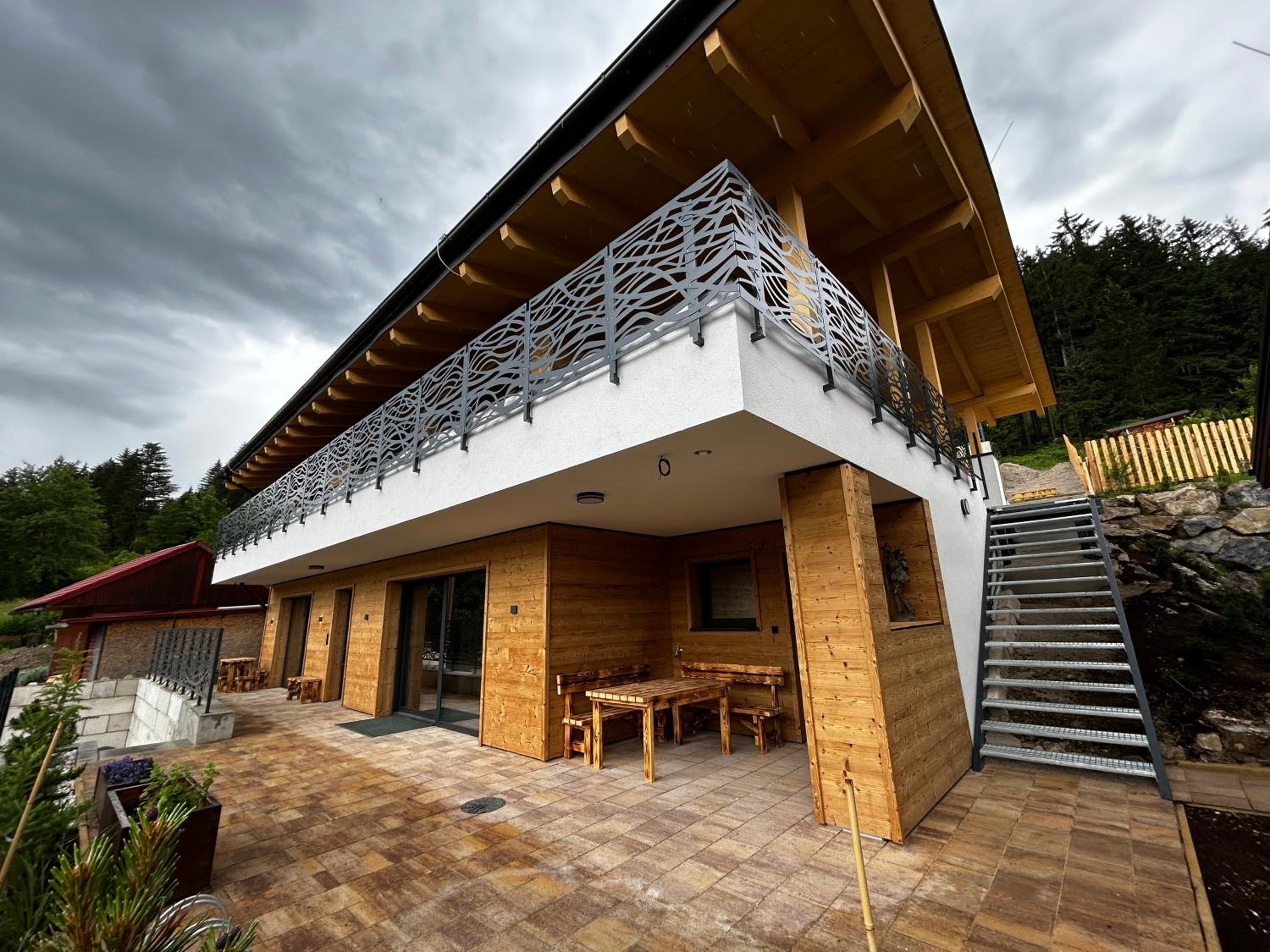 Five-Bedroom House photo 3