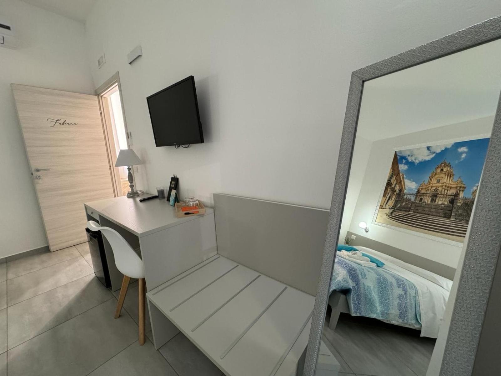 Deluxe Double or Twin Room with Balcony - Photo 3