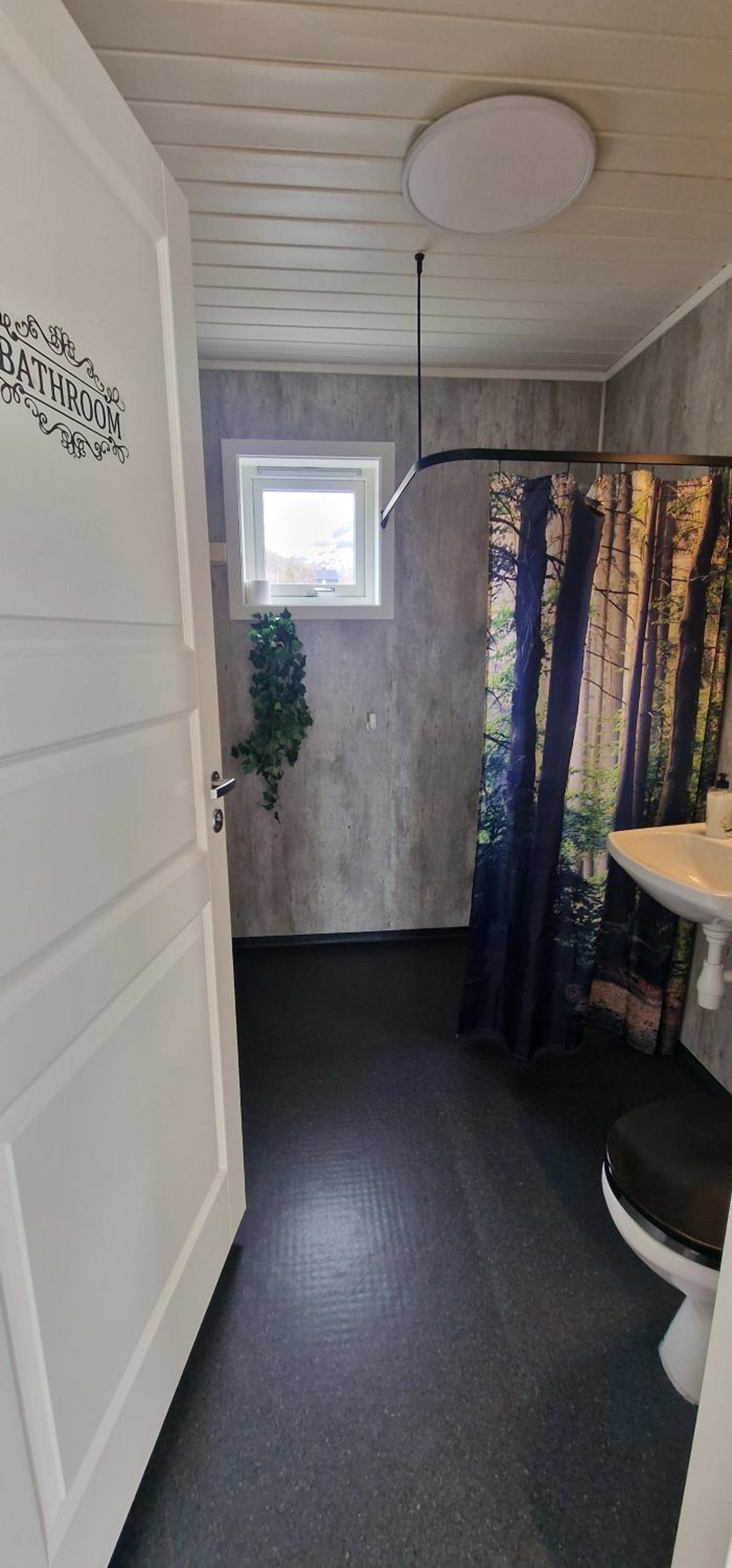 Two-Bedroom Cottage photo 3