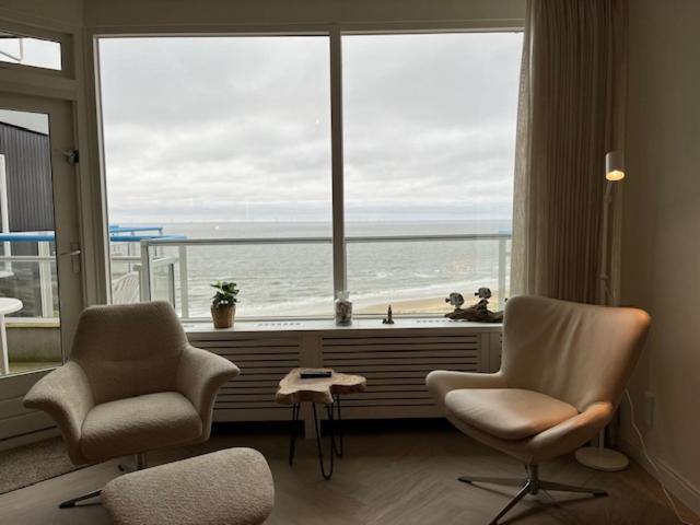 Two-Bedroom Apartment with Balcony and Sea View photo 3
