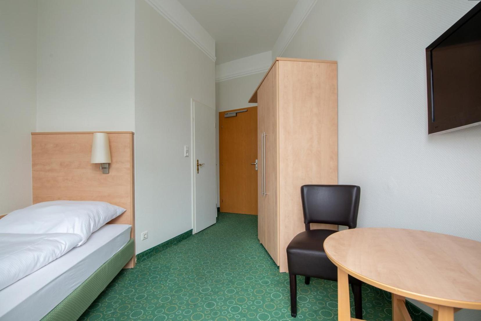 Single Room with Balcony photo 3