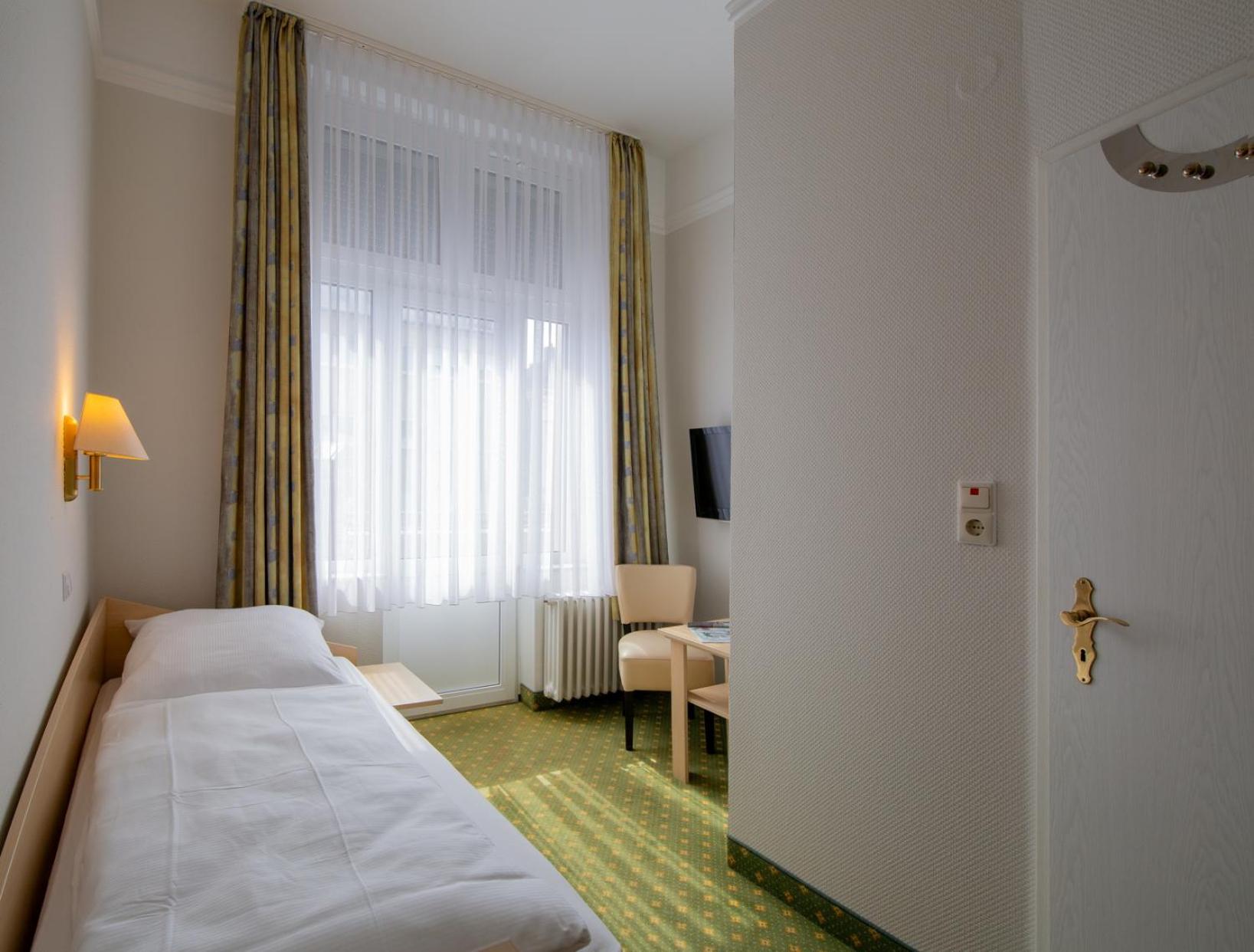 Single Room with Balcony photo 1