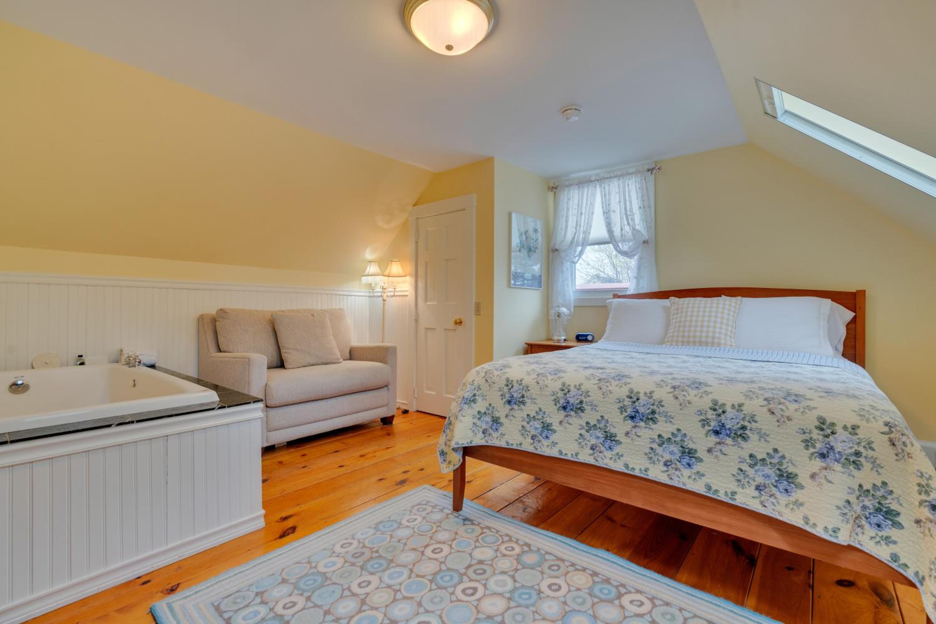Deluxe Queen Room
