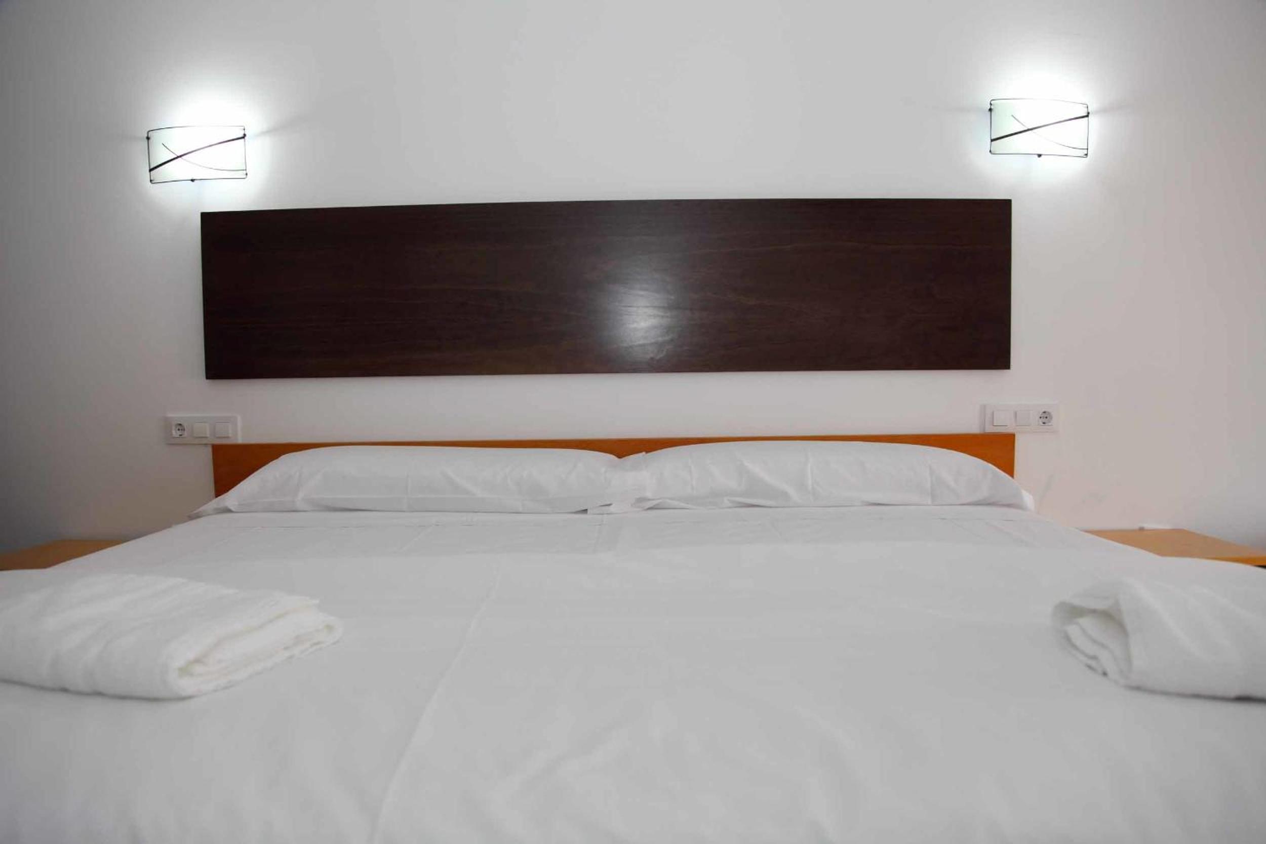 Double or Twin Room - Photo 5