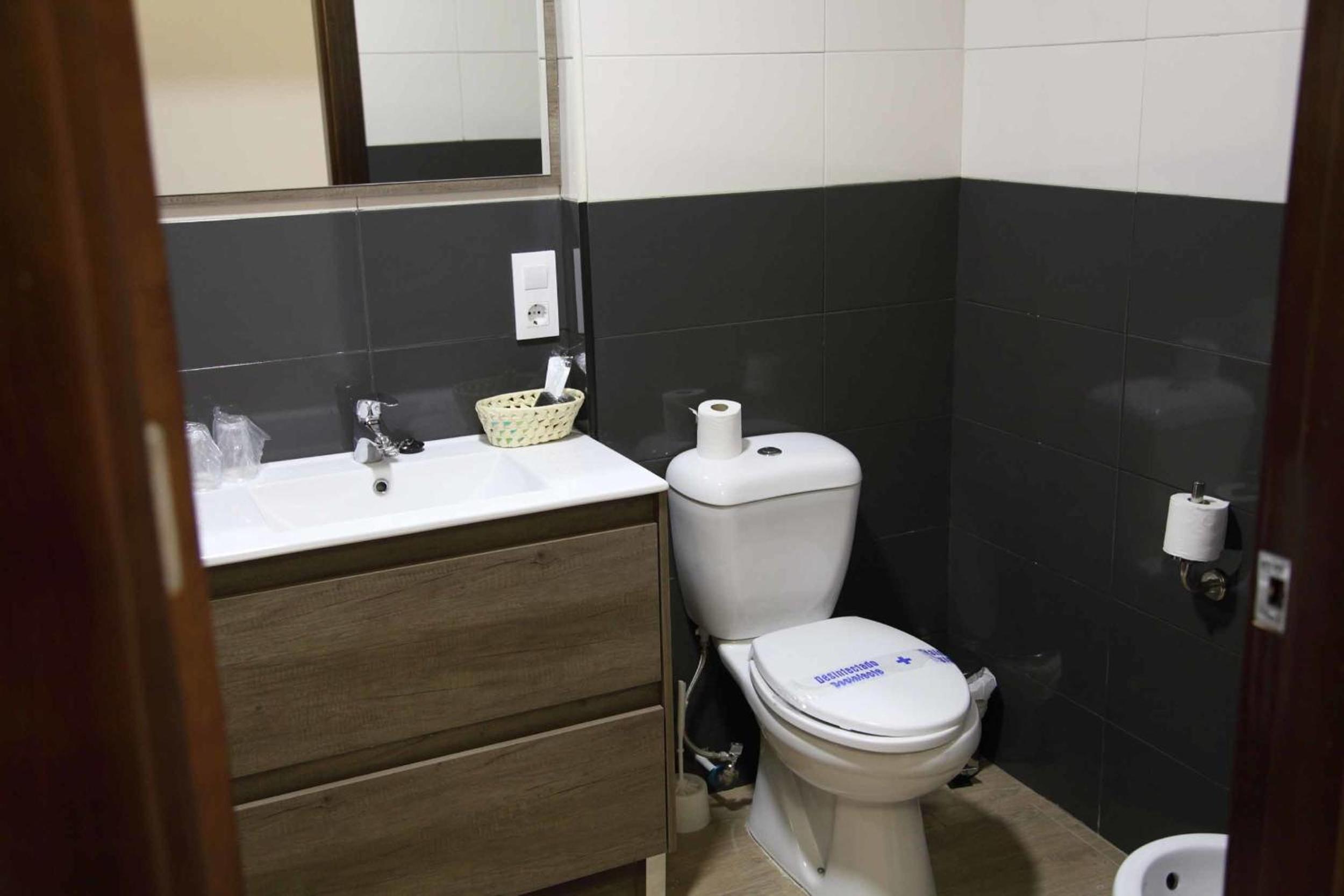 Double or Twin Room - Photo 3