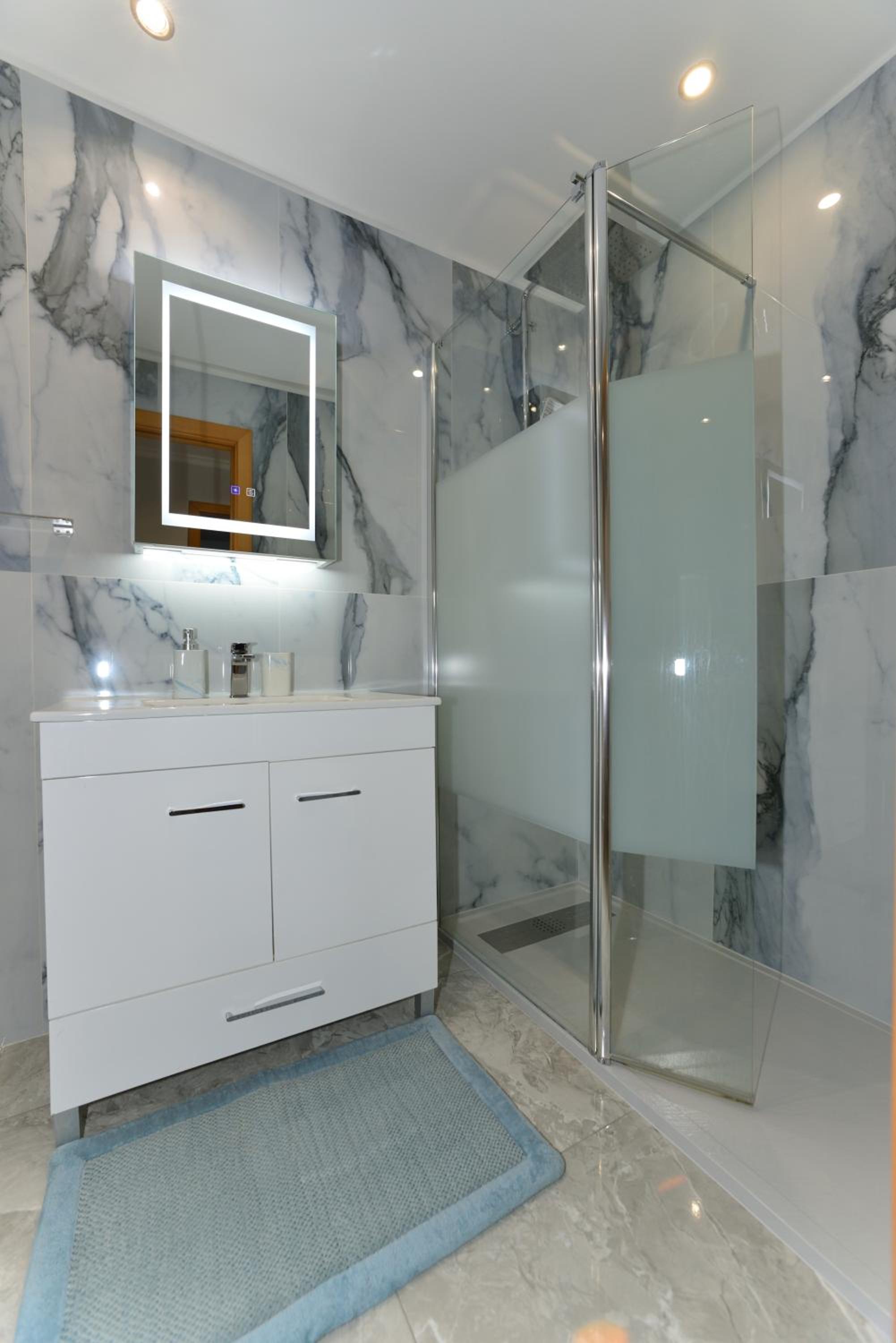 Superior Two-Bedroom Apartment with Terrace - Photo 17