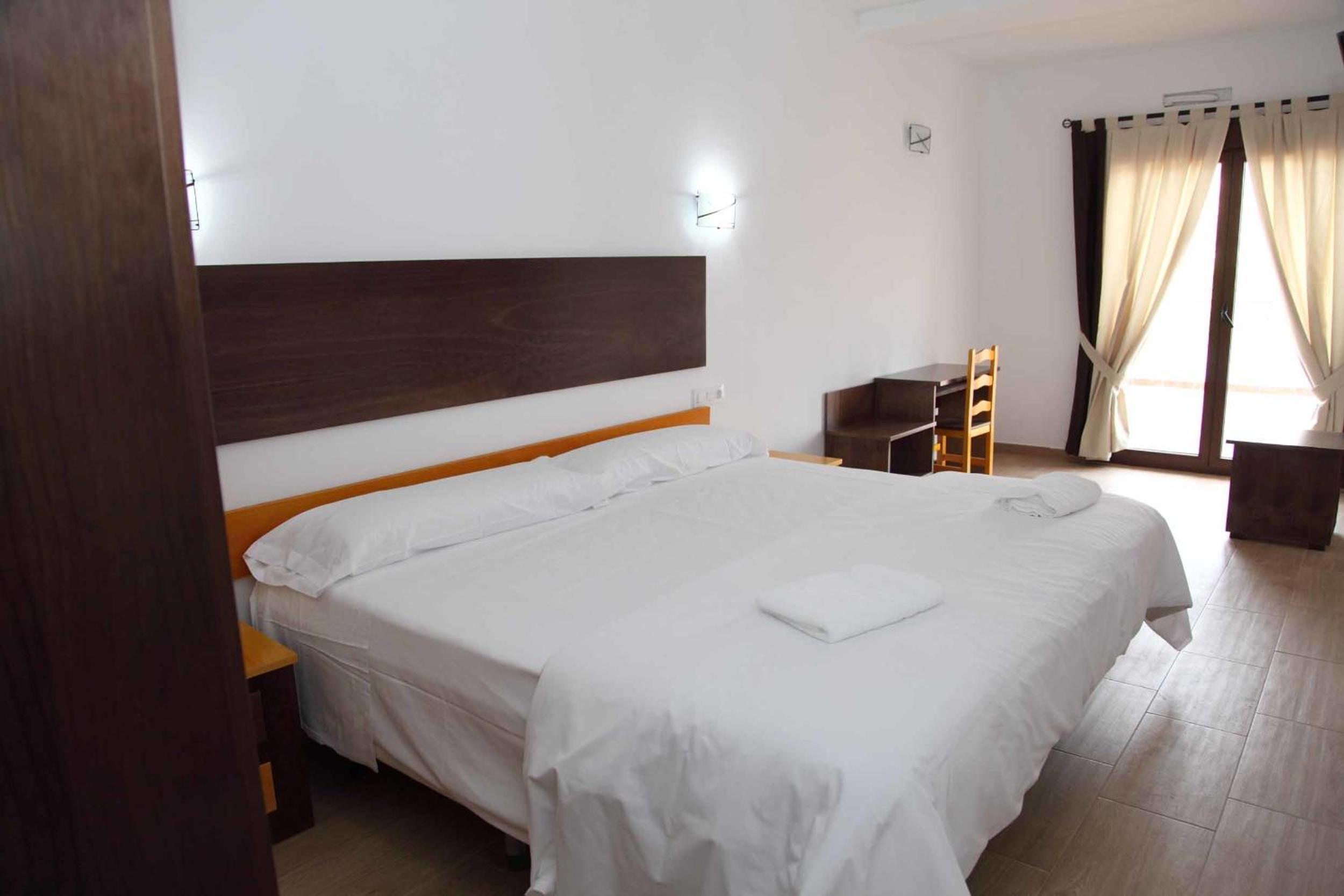 Double or Twin Room - Photo 9