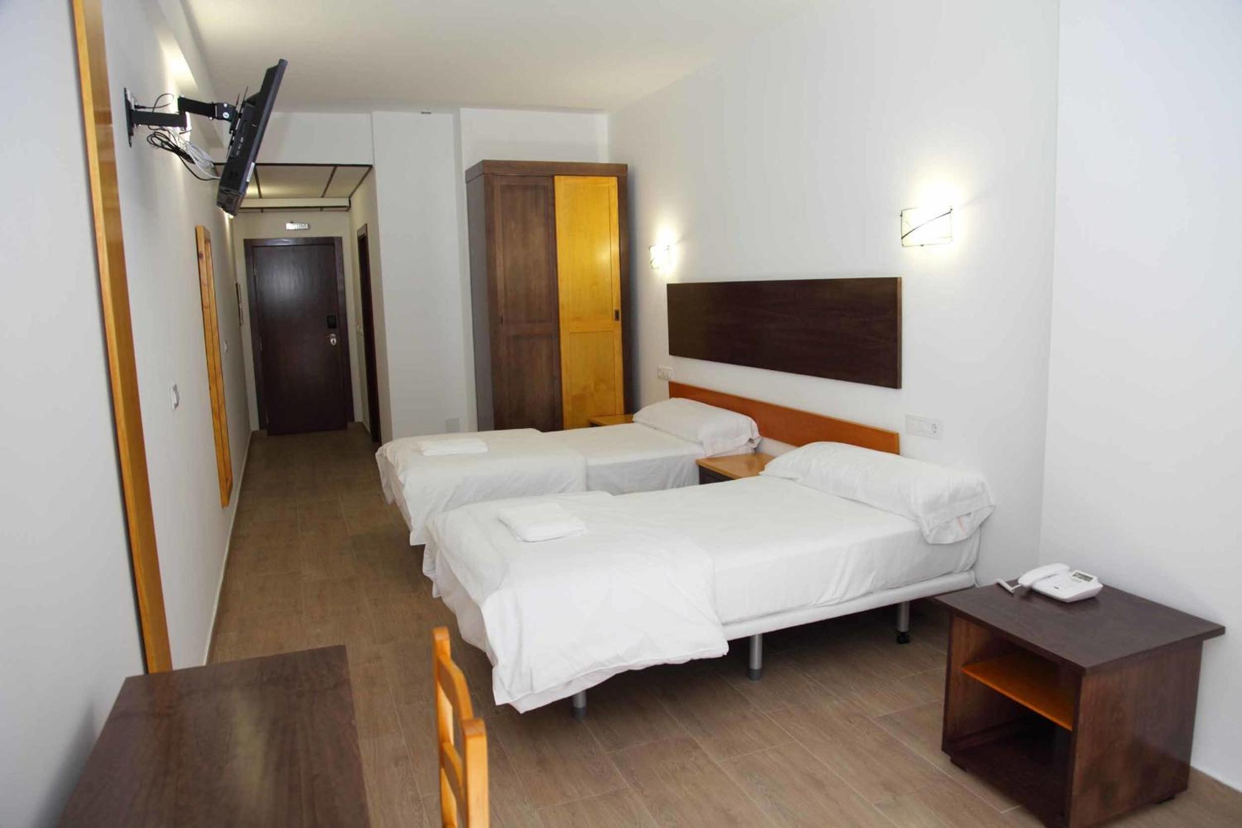 Double or Twin Room - Photo 10