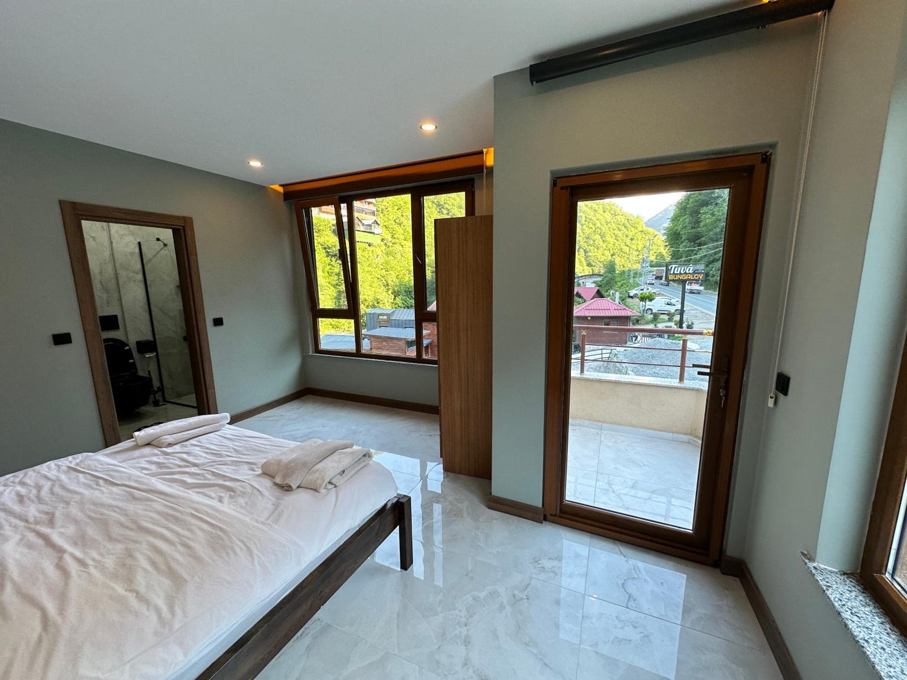 Three-Bedroom Deluxe Apartment