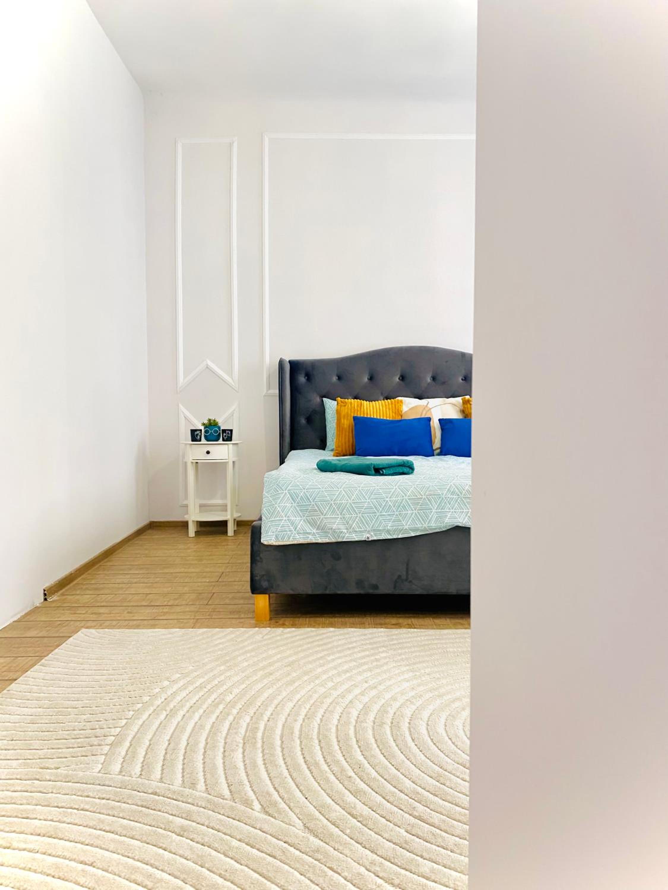 Deluxe Two-Bedroom Apartment with Garden View
