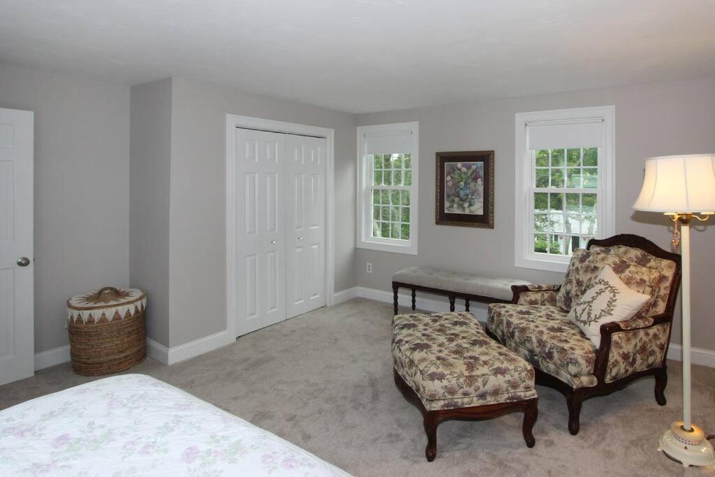 Three-Bedroom House photo 3