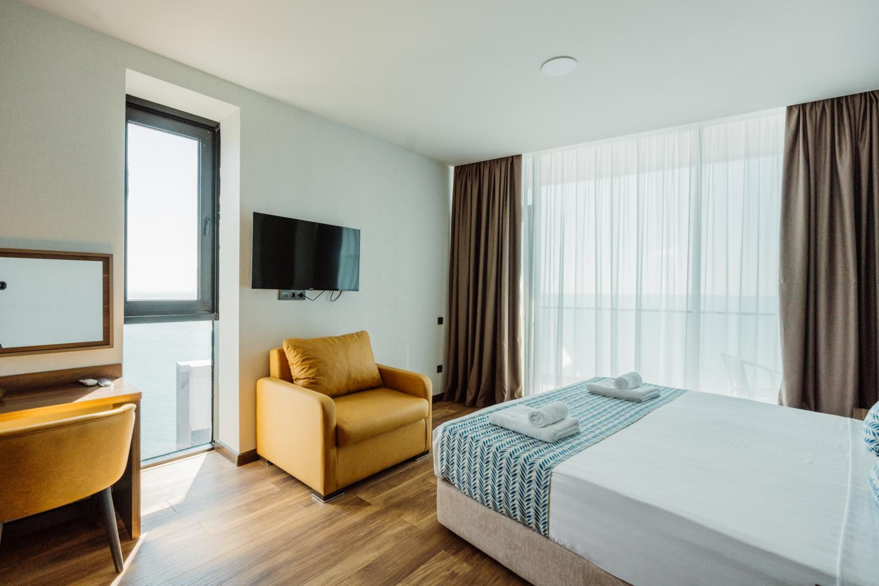 Deluxe Double Room with Sea View photo 2