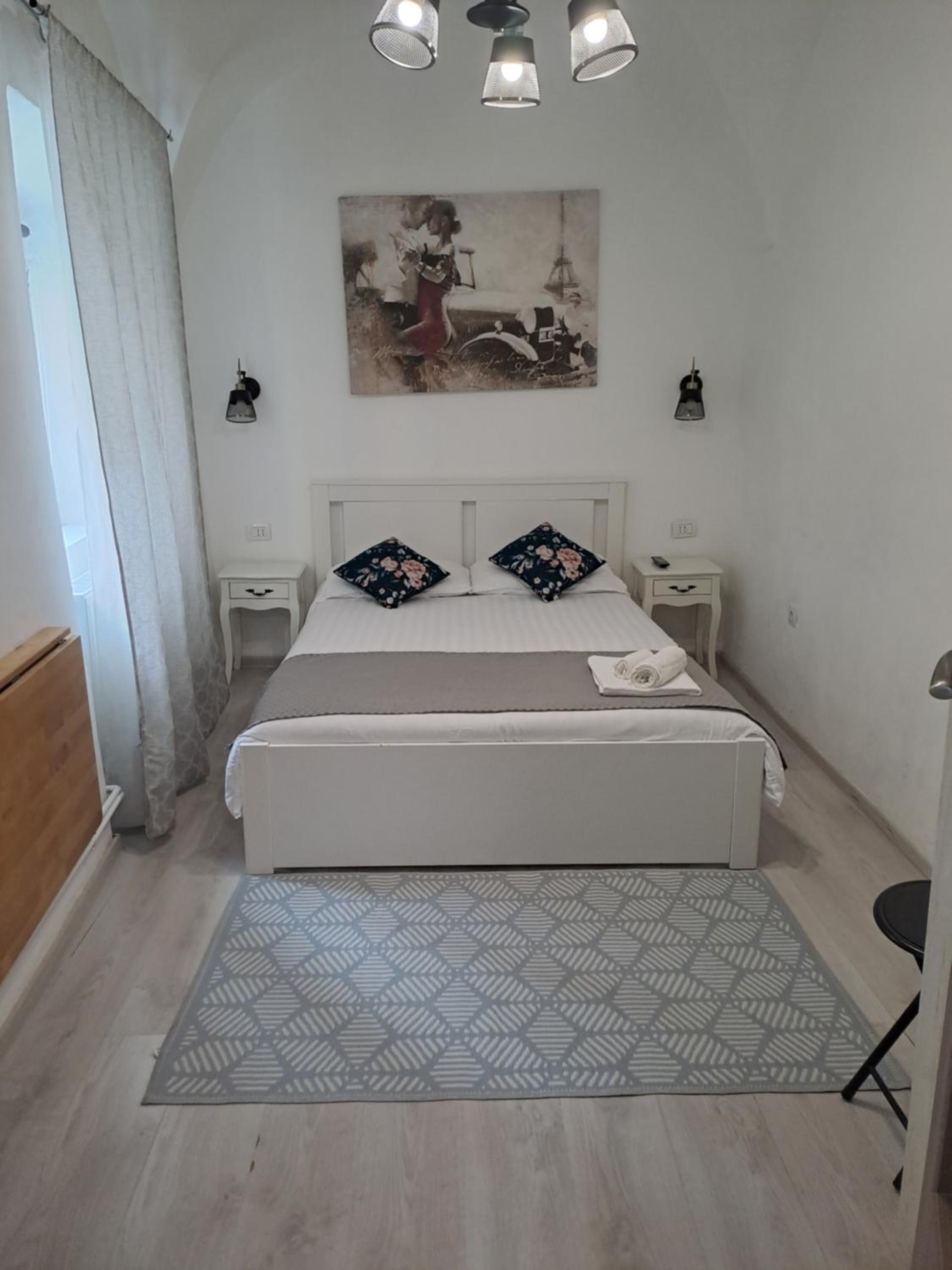 One-Bedroom Apartment - Photo 16