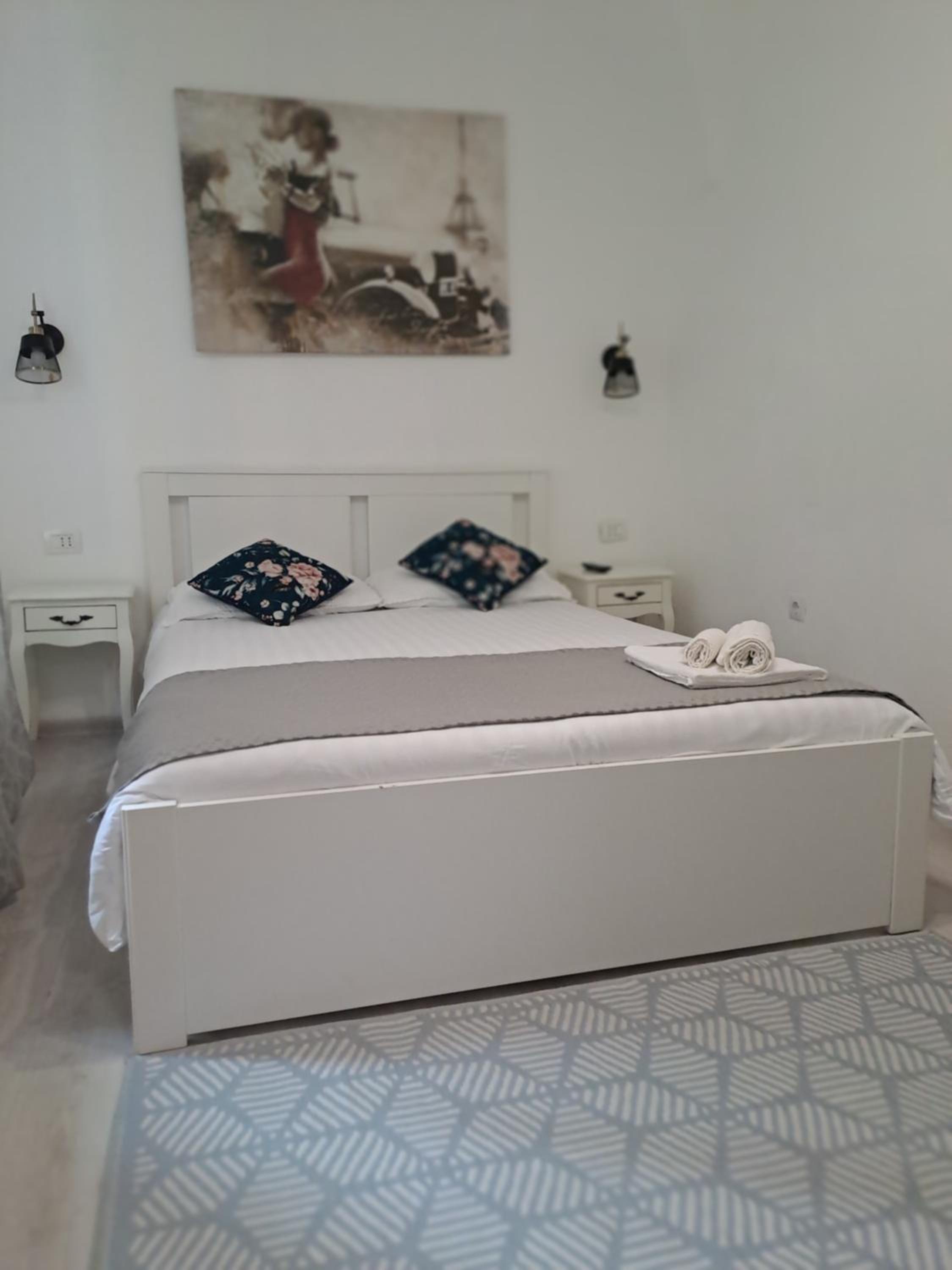 One-Bedroom Apartment - Photo 17