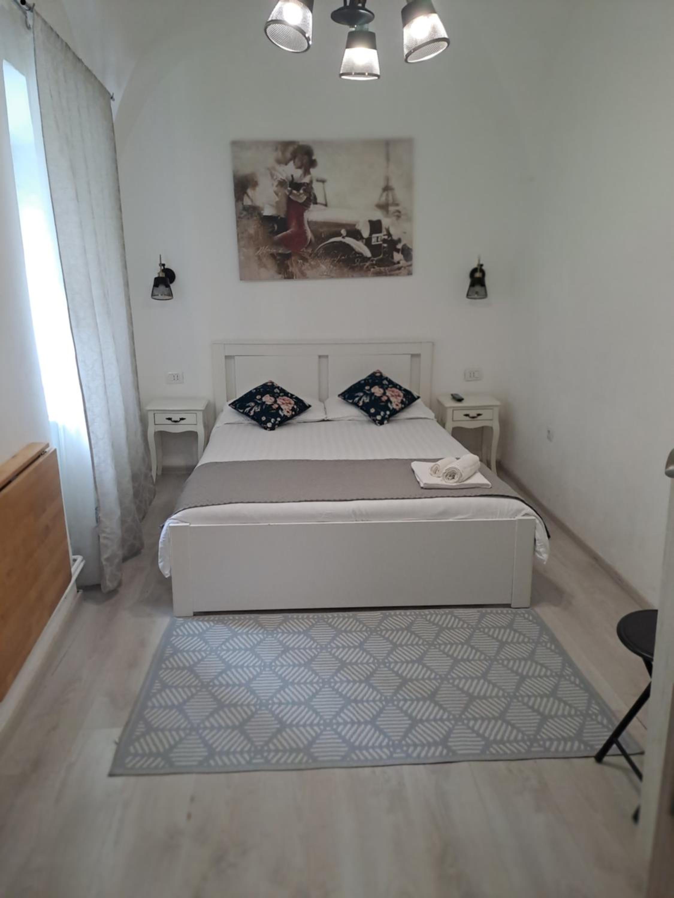 One-Bedroom Apartment - Photo 21