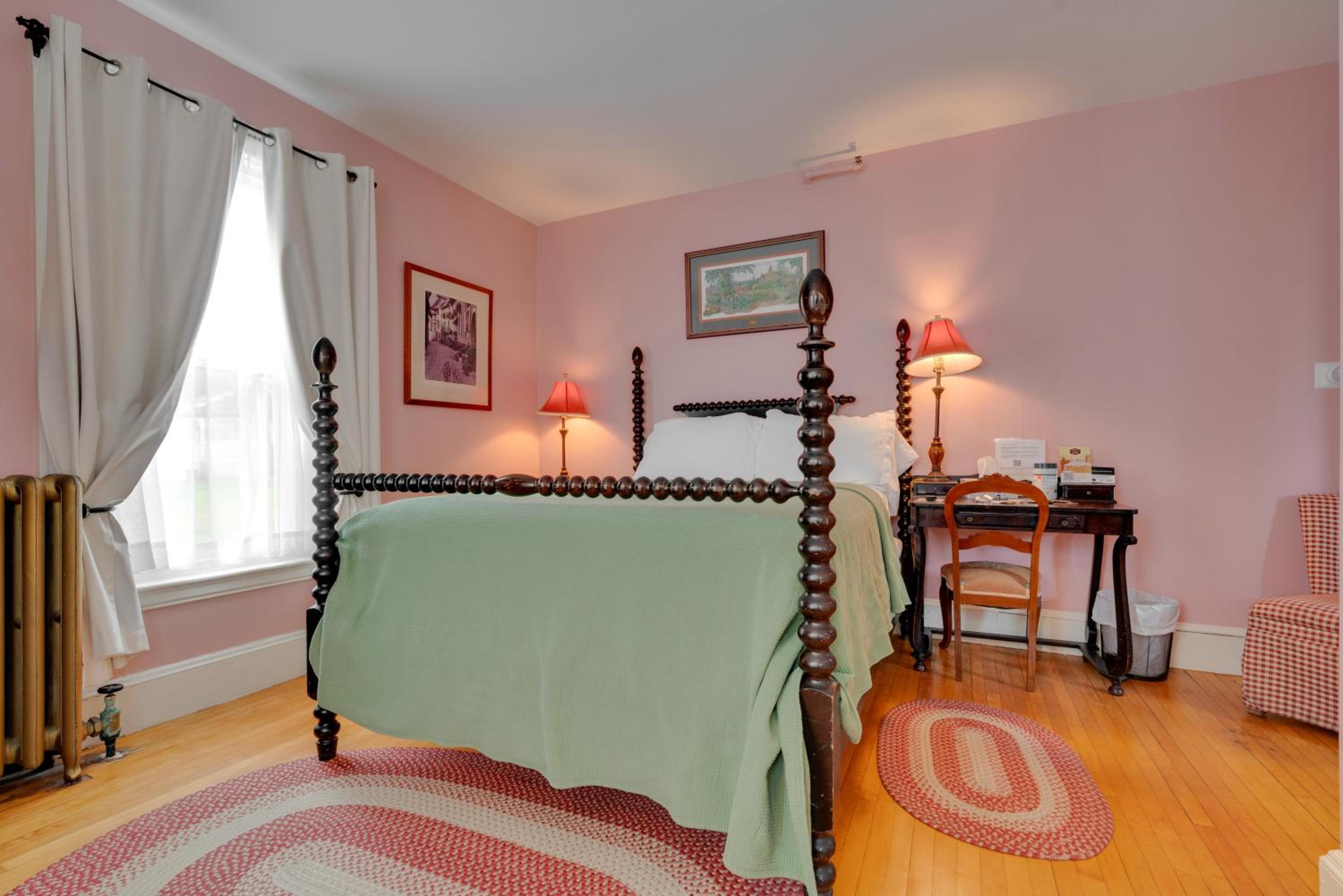 Queen Room with Spa Bath